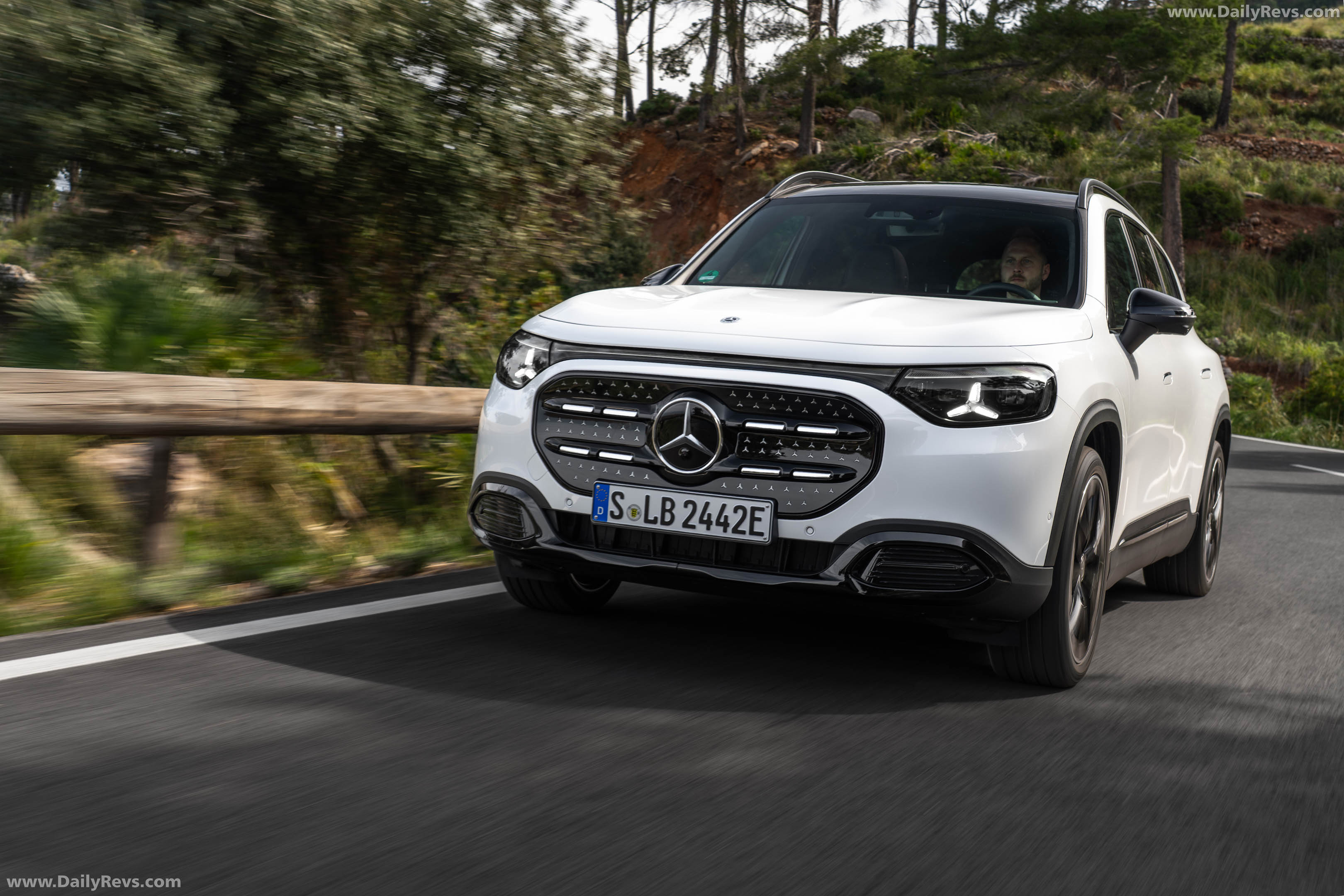 2027 Mercedes-Benz GLB 250 Plus EQ X247 Polar White Front View