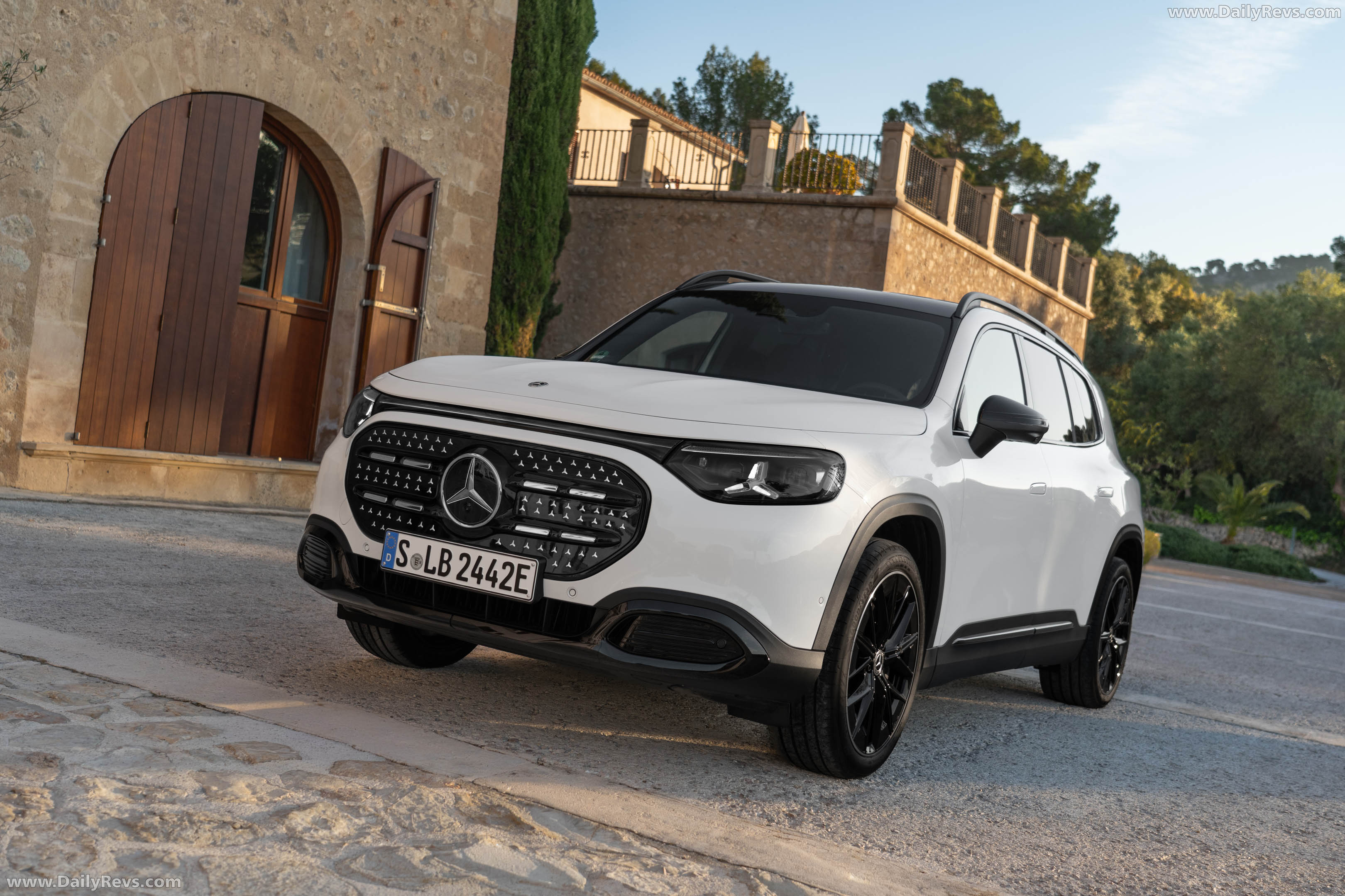 2027 Mercedes-Benz GLB 250 Plus EQ X247 Polar White Front View