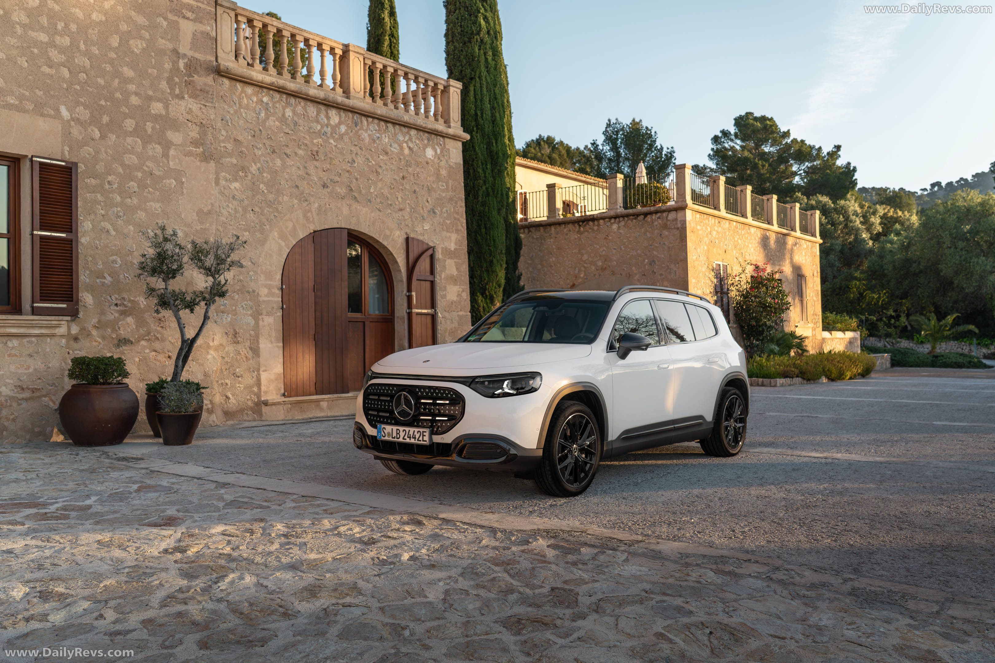 2027 Mercedes-Benz GLB 250 Plus EQ X247 Polar White Front View