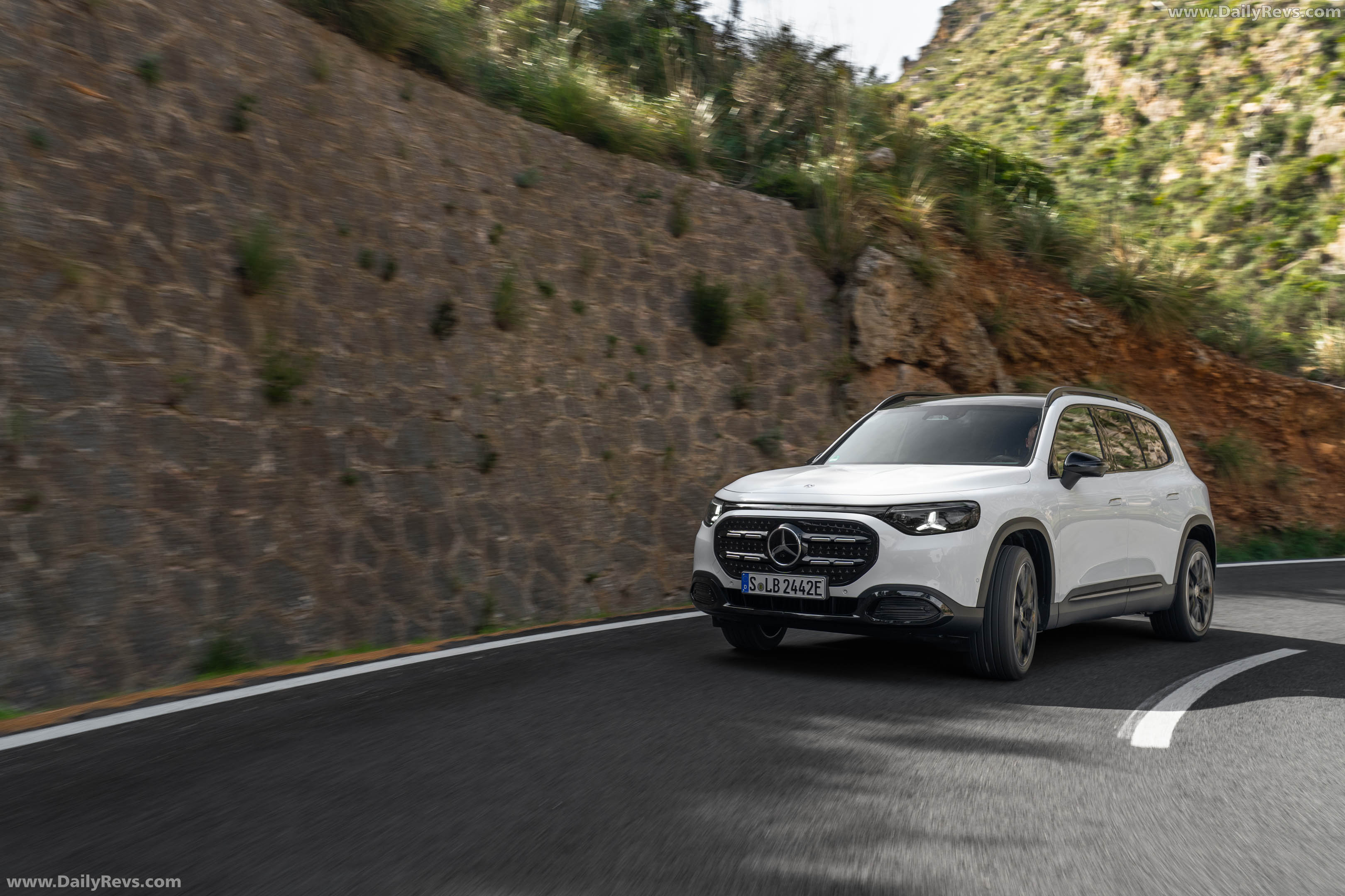 2027 Mercedes-Benz GLB 250 Plus EQ X247 Polar White Front View