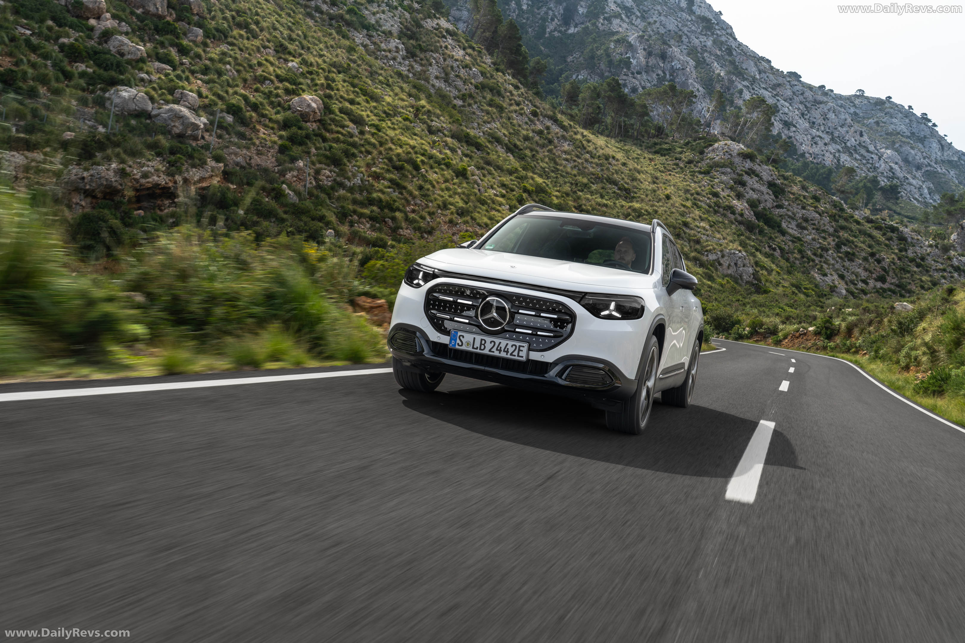 2027 Mercedes-Benz GLB 250 Plus EQ X247 Polar White Front View