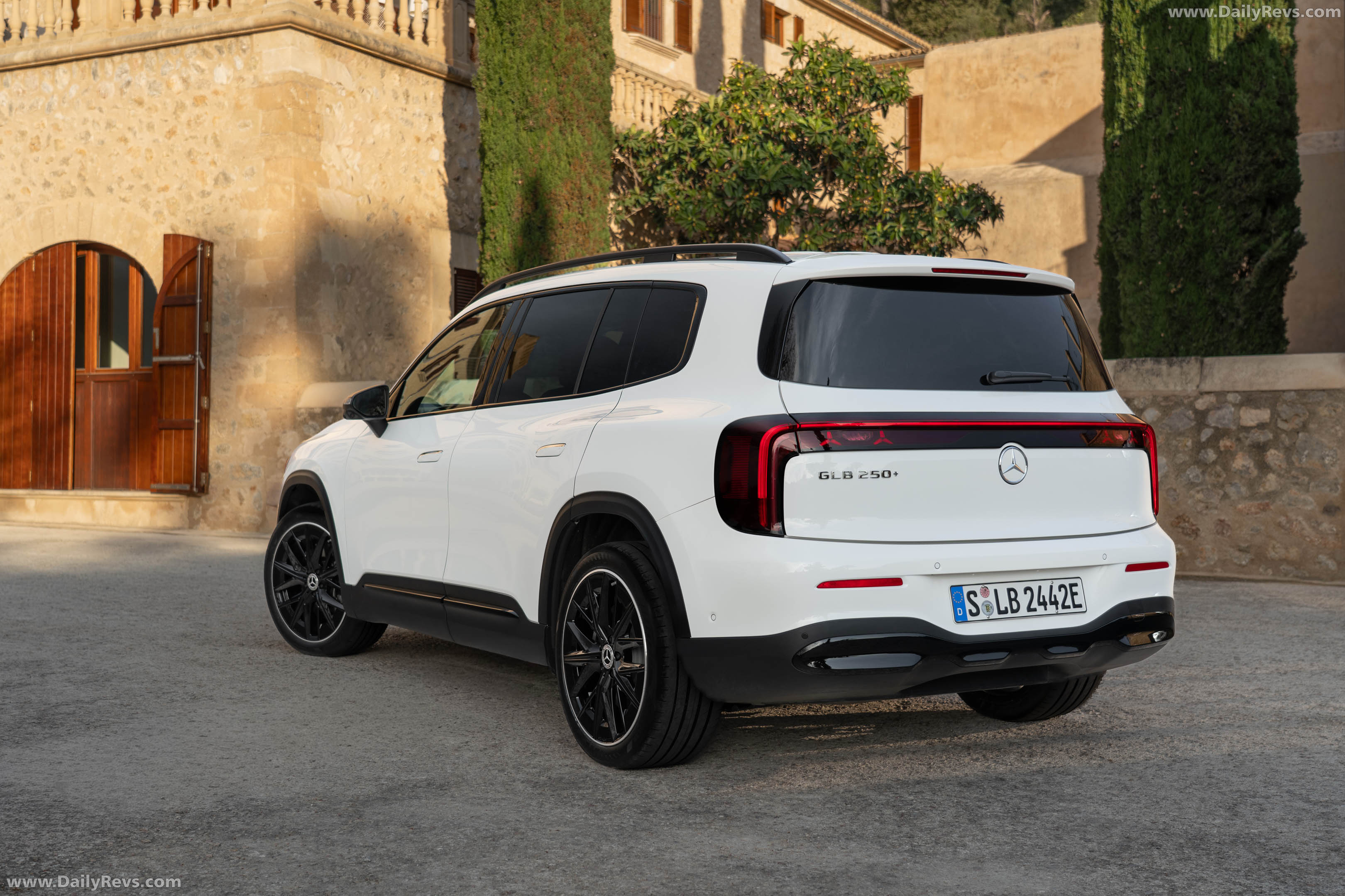 2027 Mercedes-Benz GLB 250 Plus EQ X247 Polar White Rear View