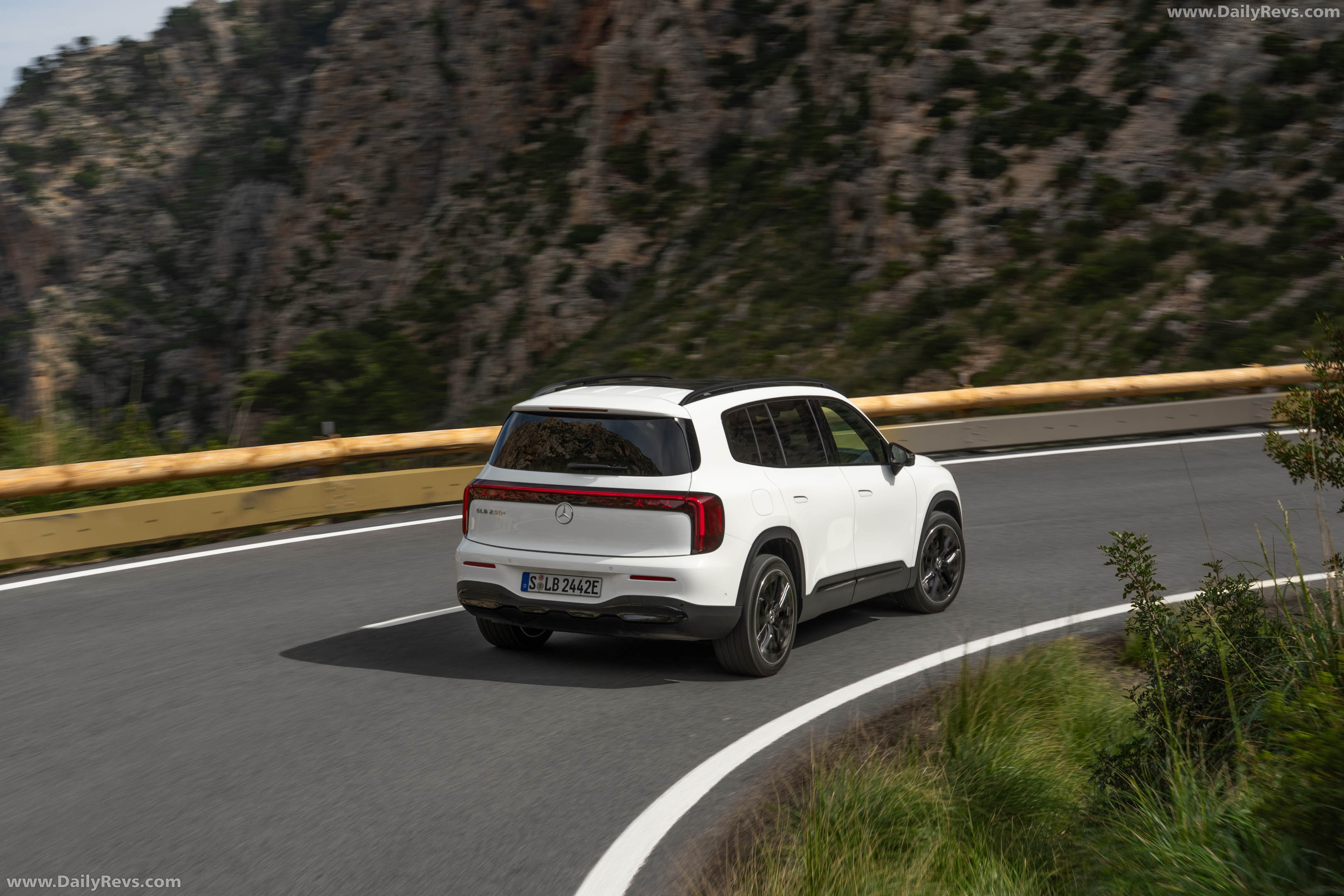 2027 Mercedes-Benz GLB 250 Plus EQ X247 Polar White Rear View