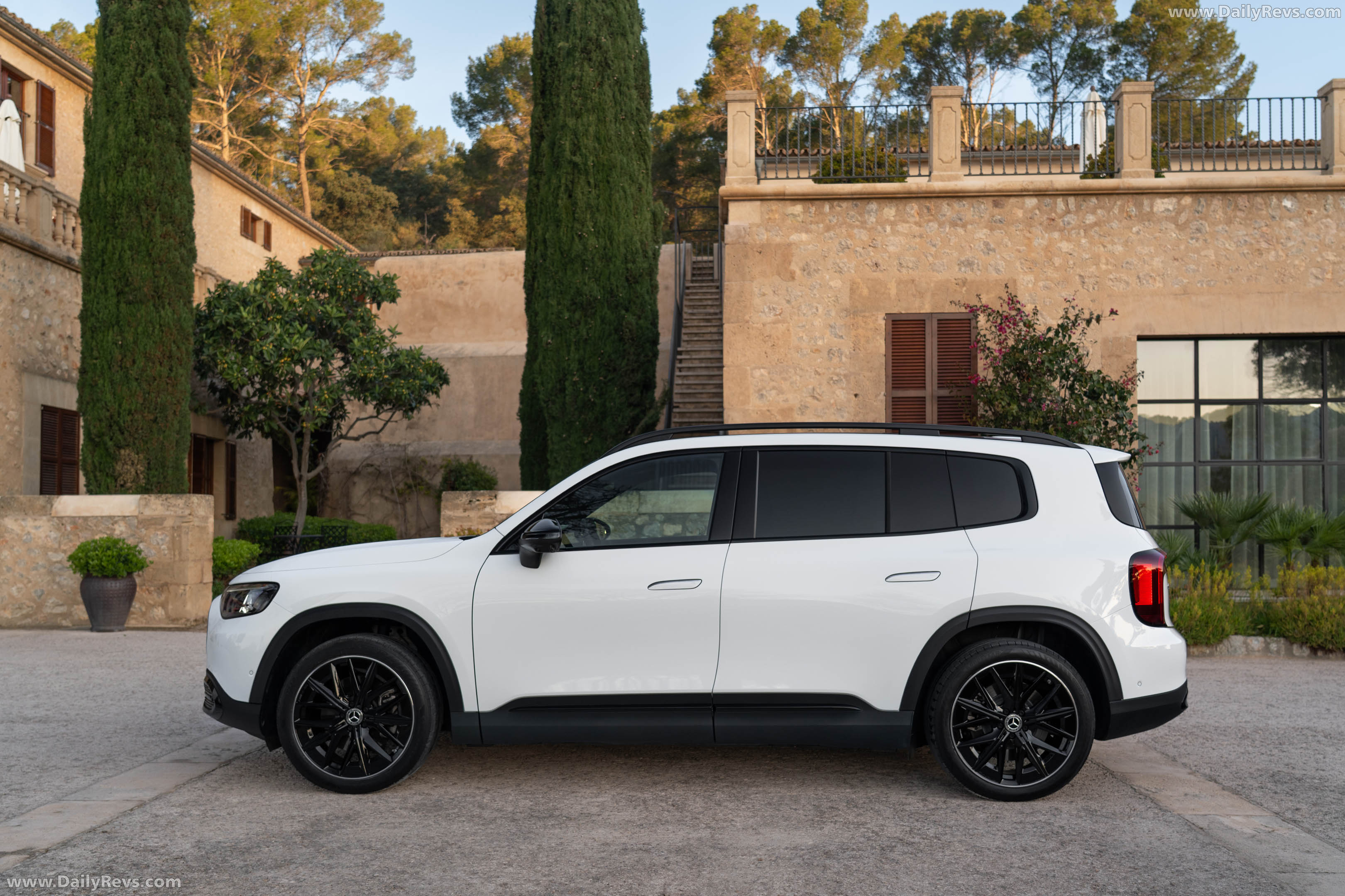 2027 Mercedes-Benz GLB 250 Plus EQ X247 Polar White Side View