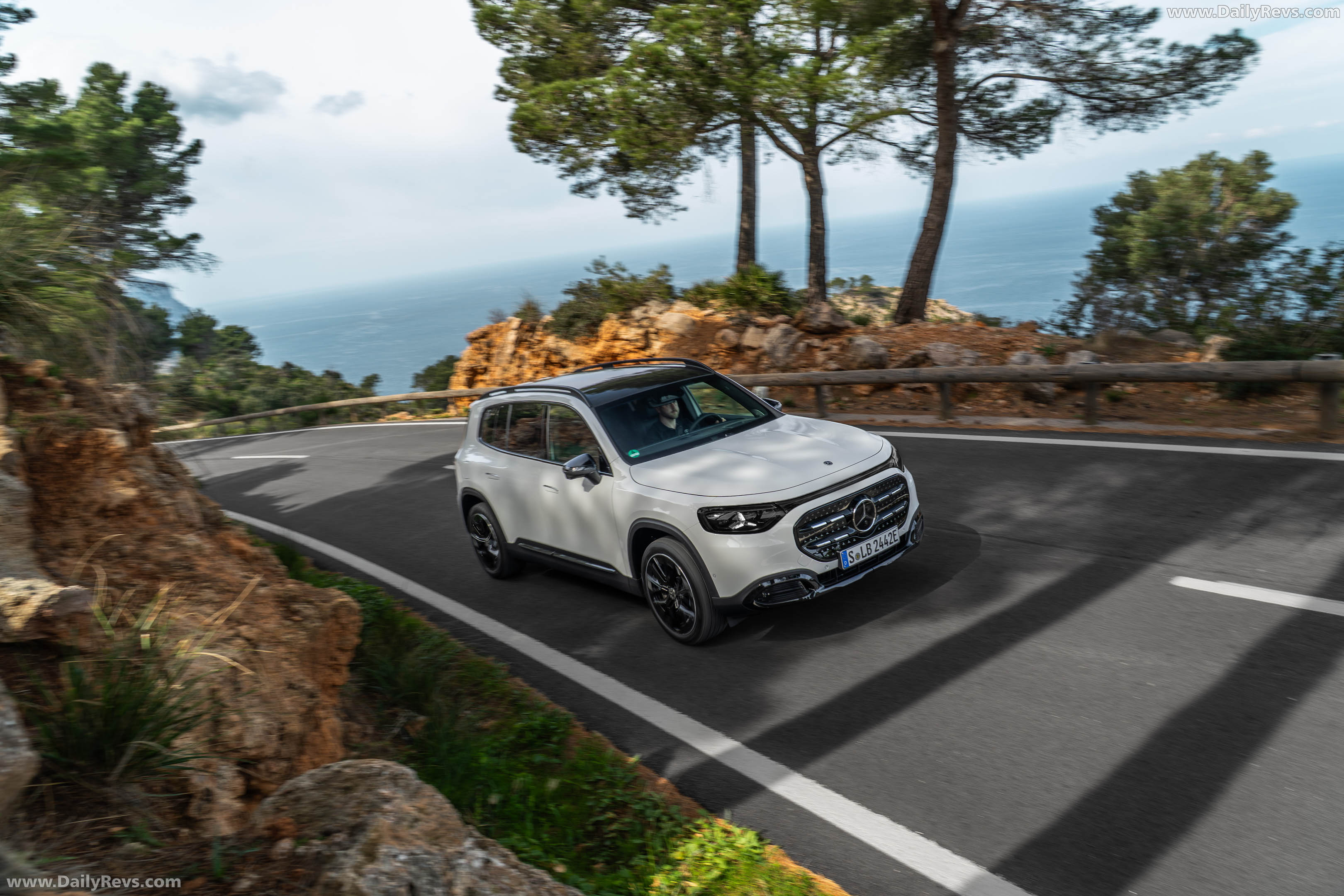 2027 Mercedes-Benz GLB 250 Plus EQ X247 Polar White Top View