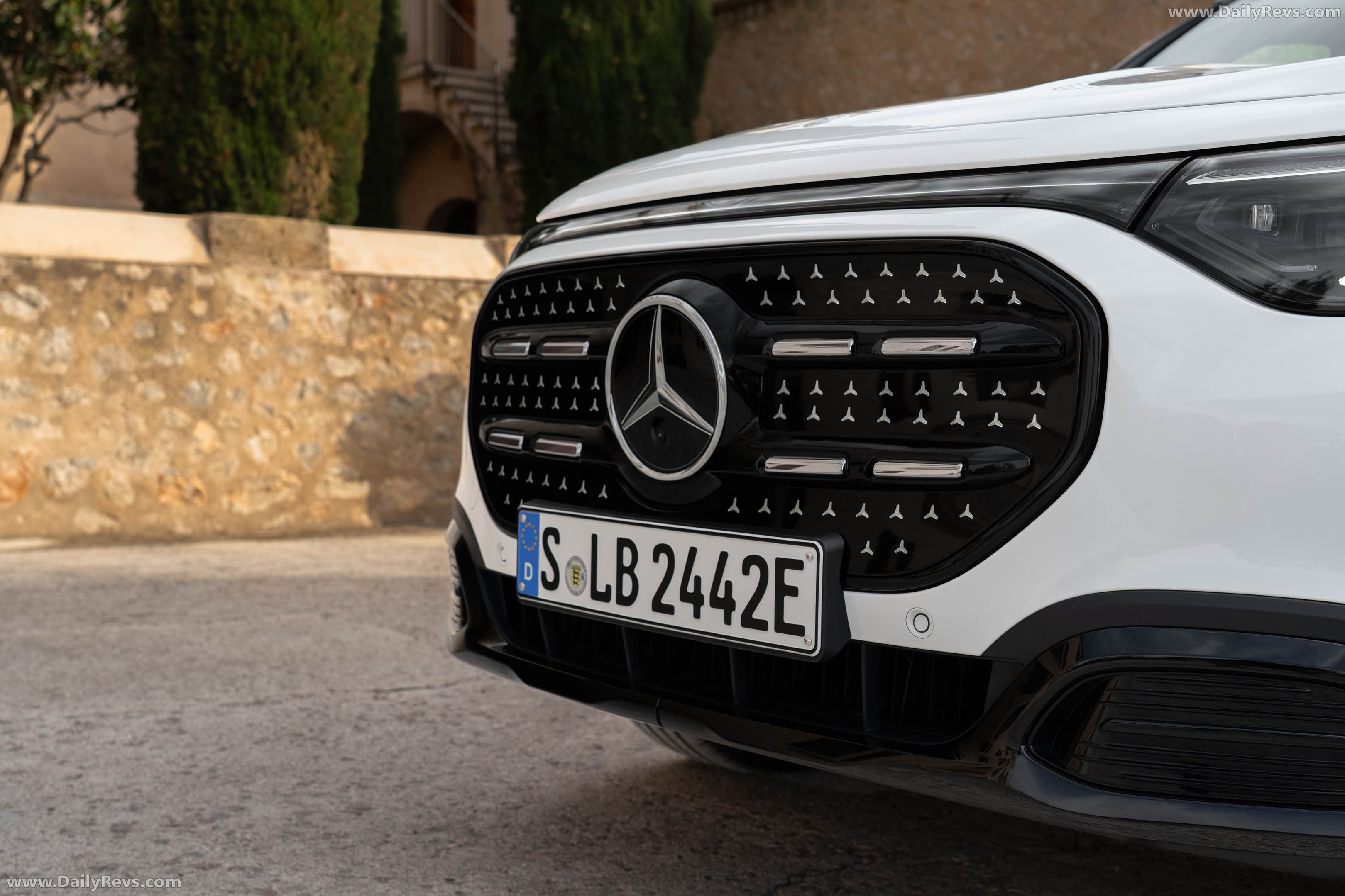 2027 Mercedes-Benz GLB 250 Plus EQ X247 Polar White Exterior