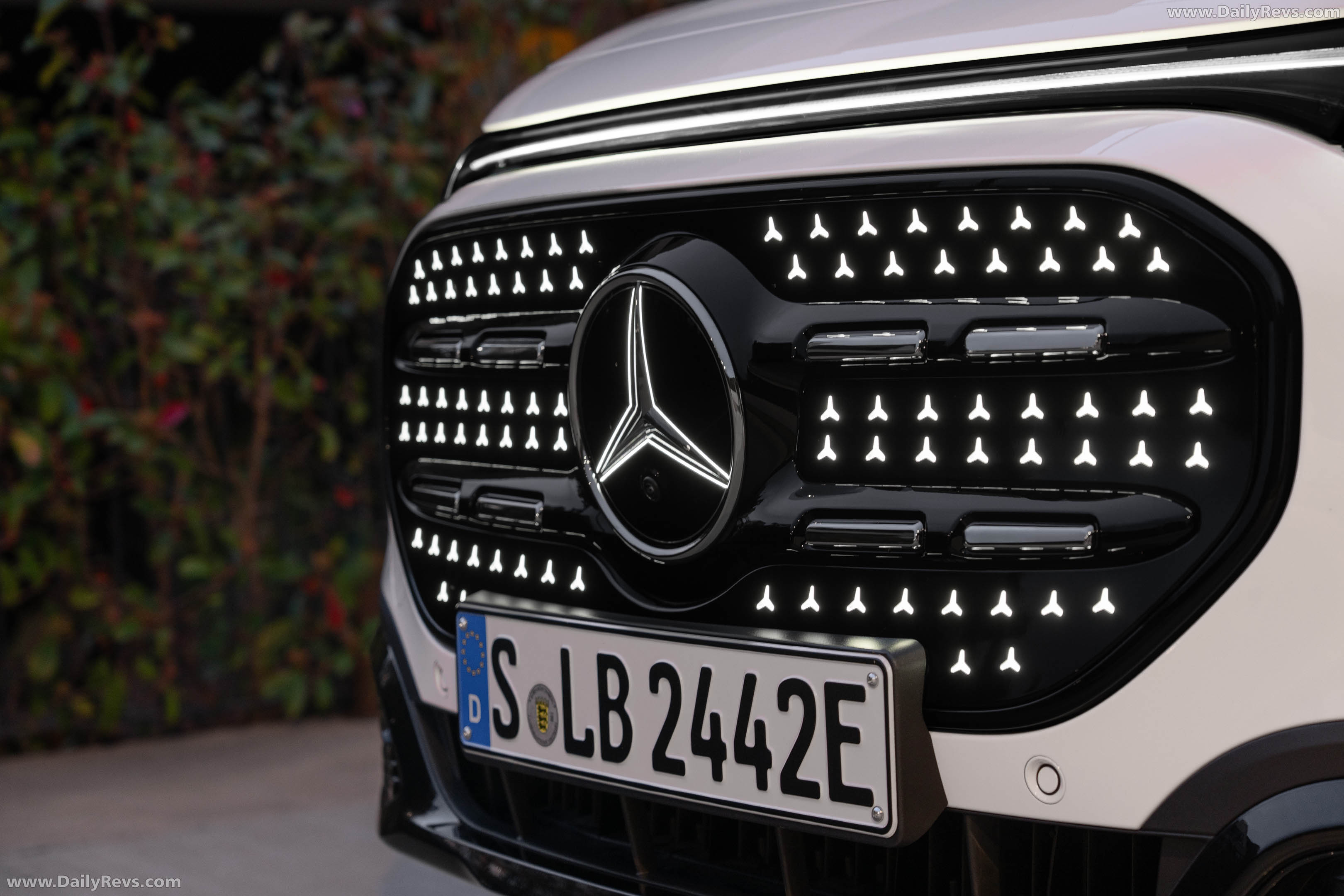 2027 Mercedes-Benz GLB 250 Plus EQ X247 Polar White Exterior