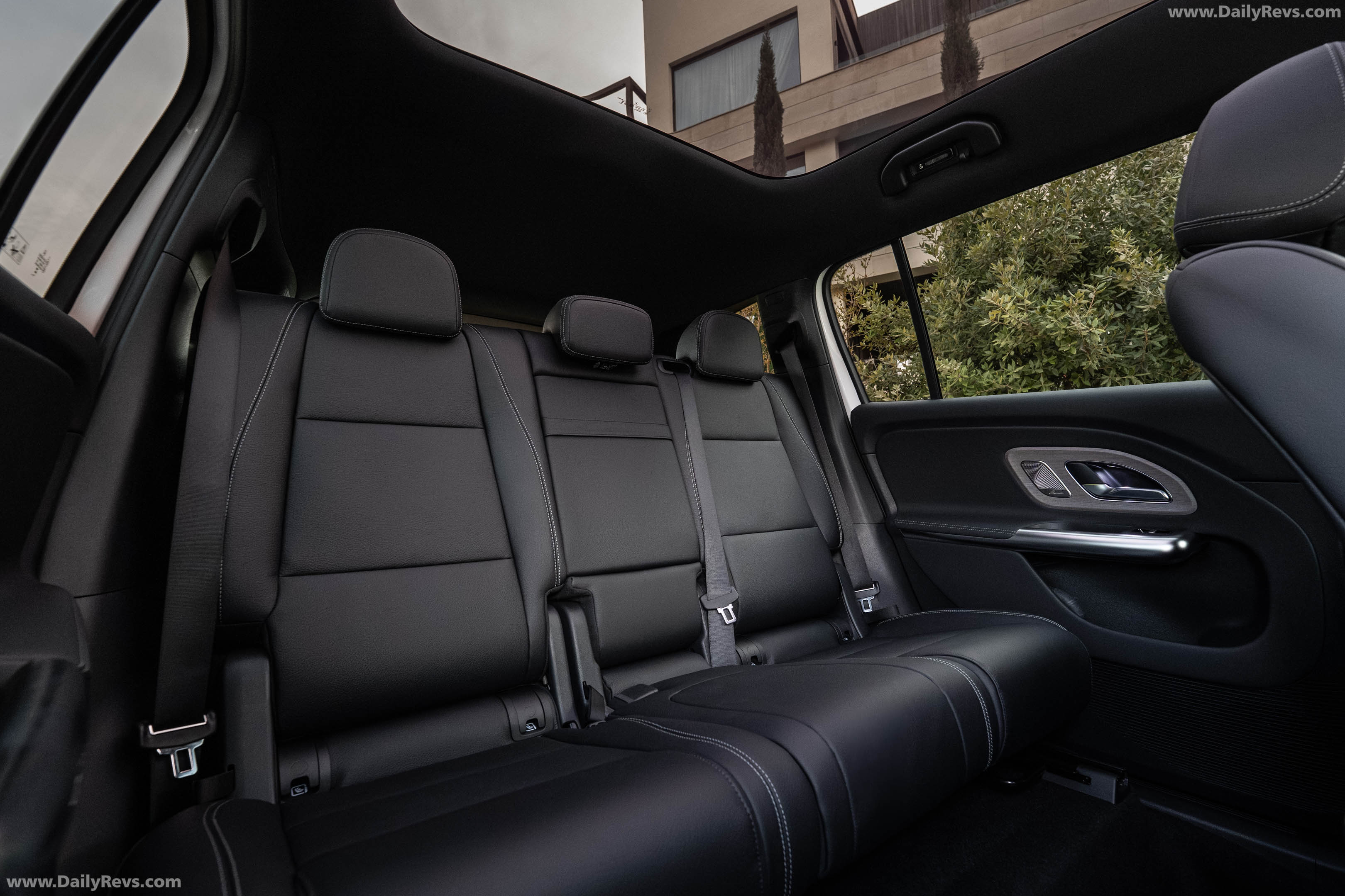 2027 Mercedes-Benz GLB 250 Plus EQ X247 Polar White Interior