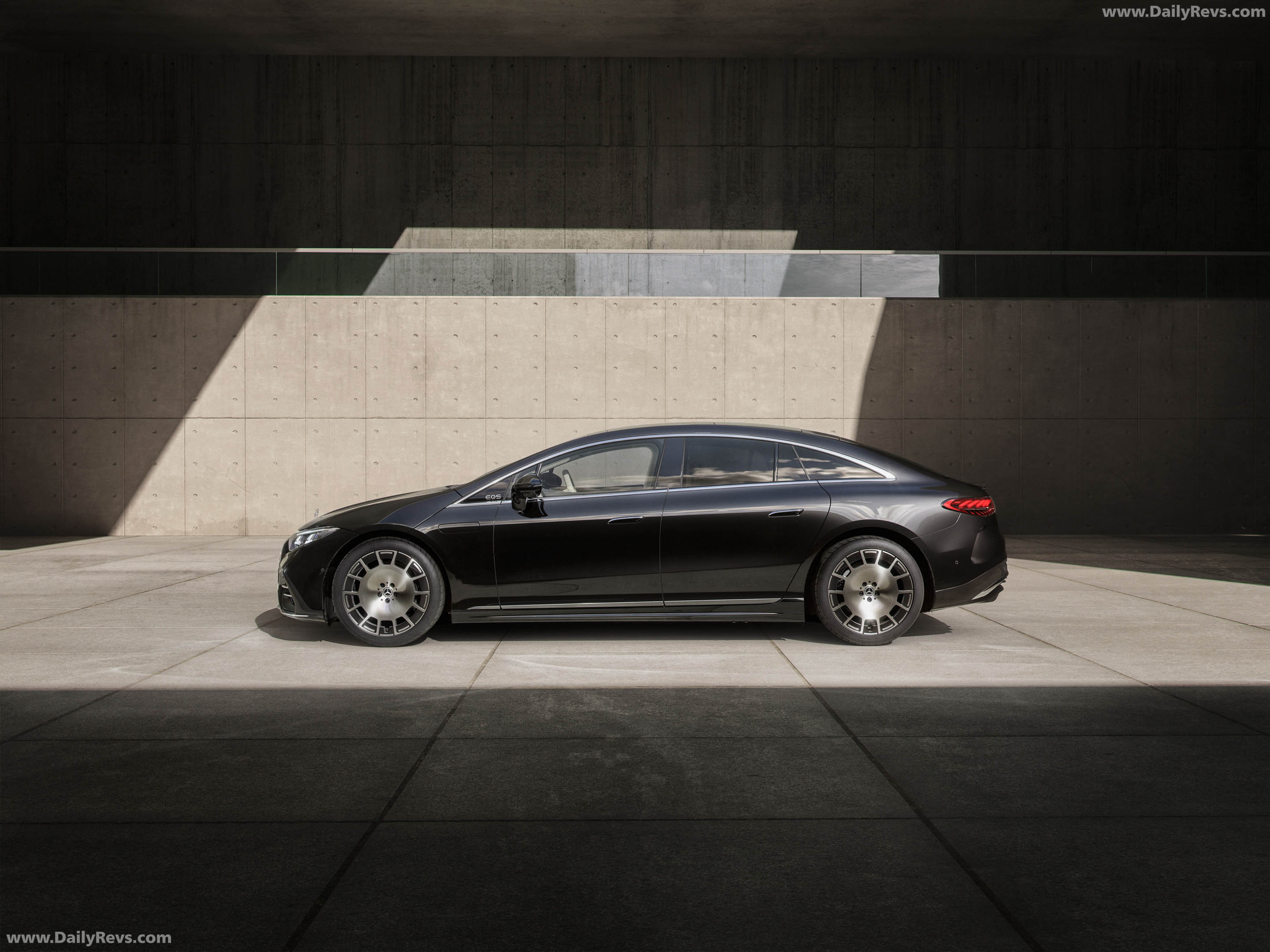 2027 Mercedes-Benz EQS Side View