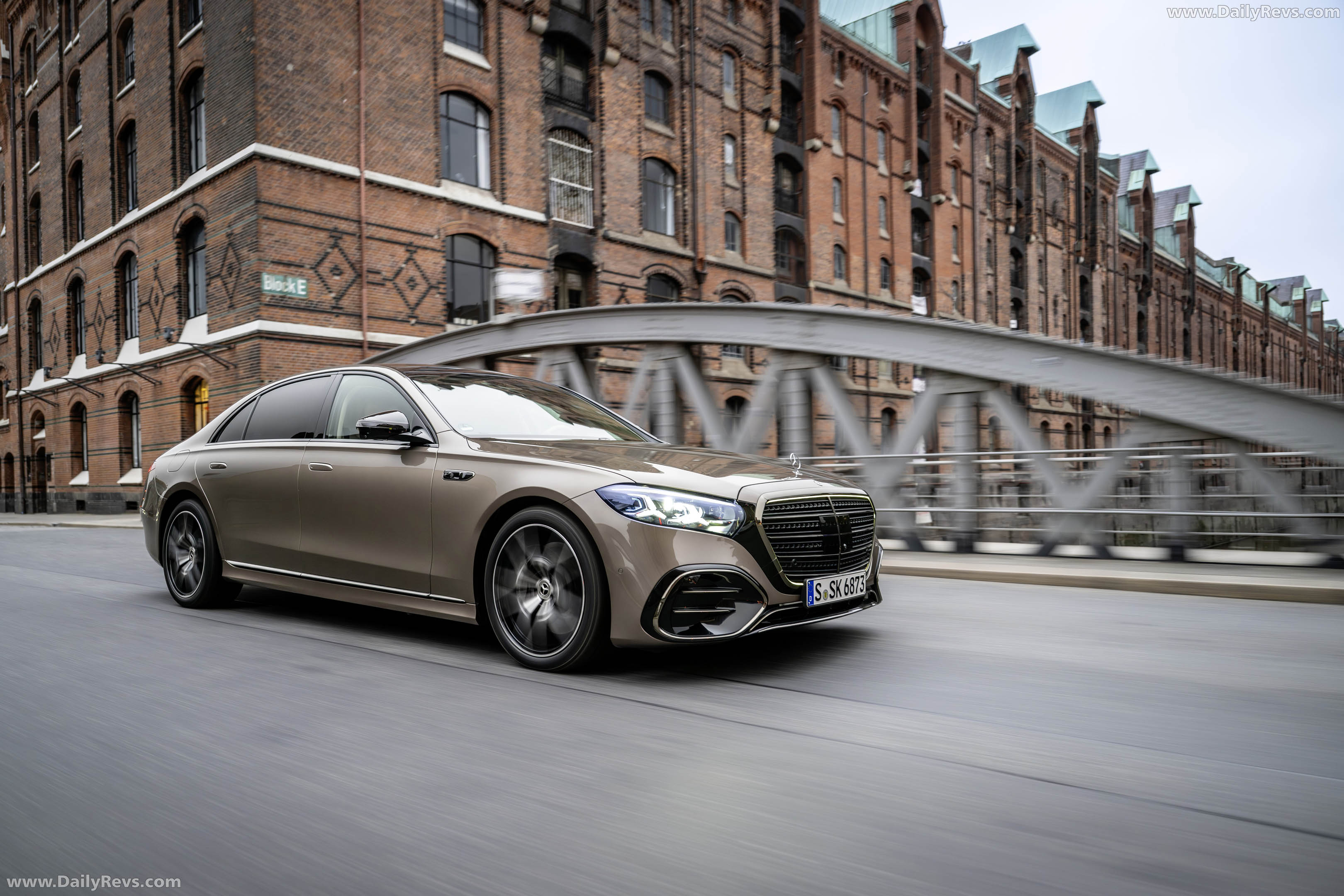2027 Mercedes-Benz S 500 4MATIC W223 Front View