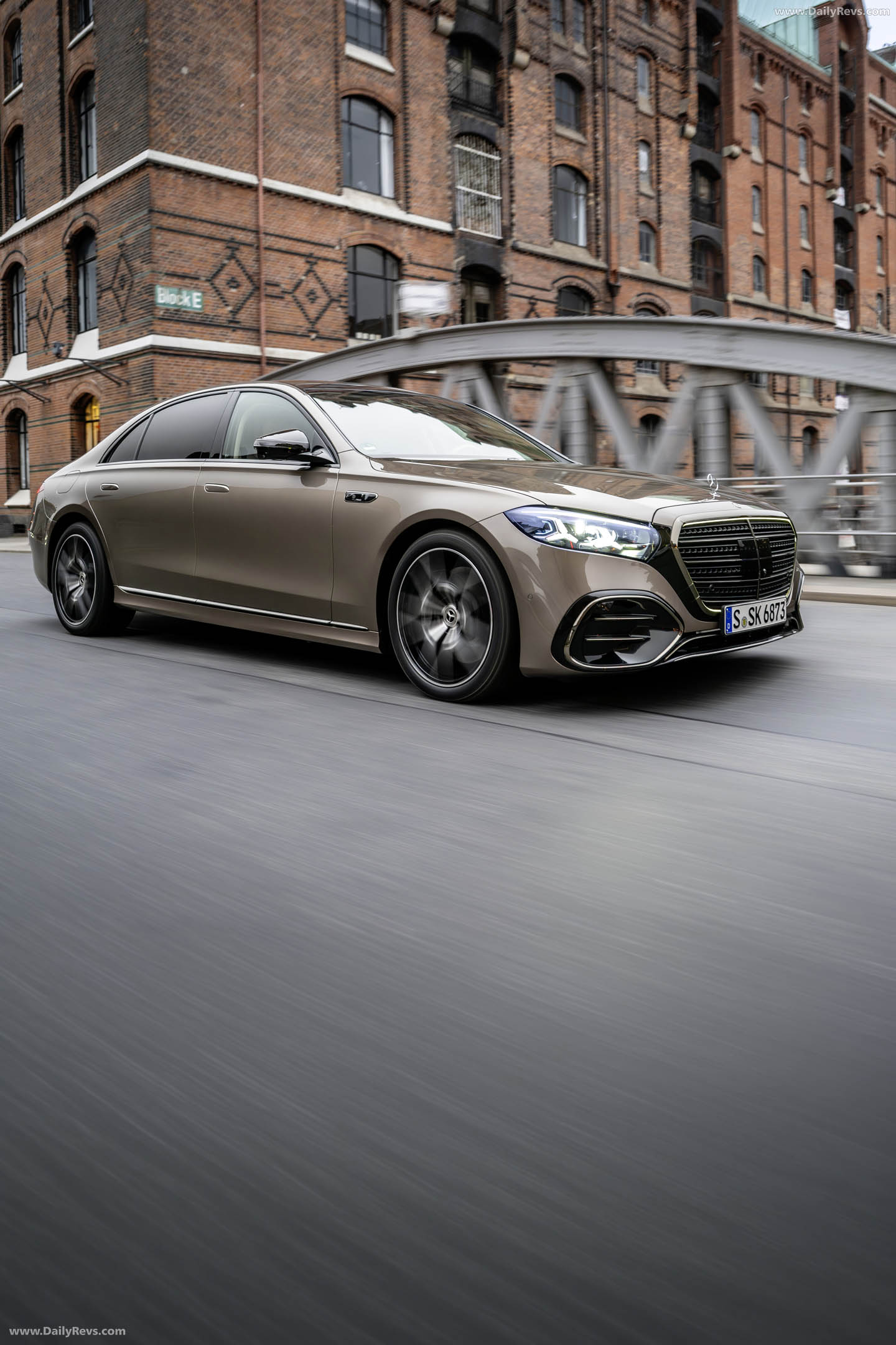 2027 Mercedes-Benz S 500 4MATIC W223 Front View