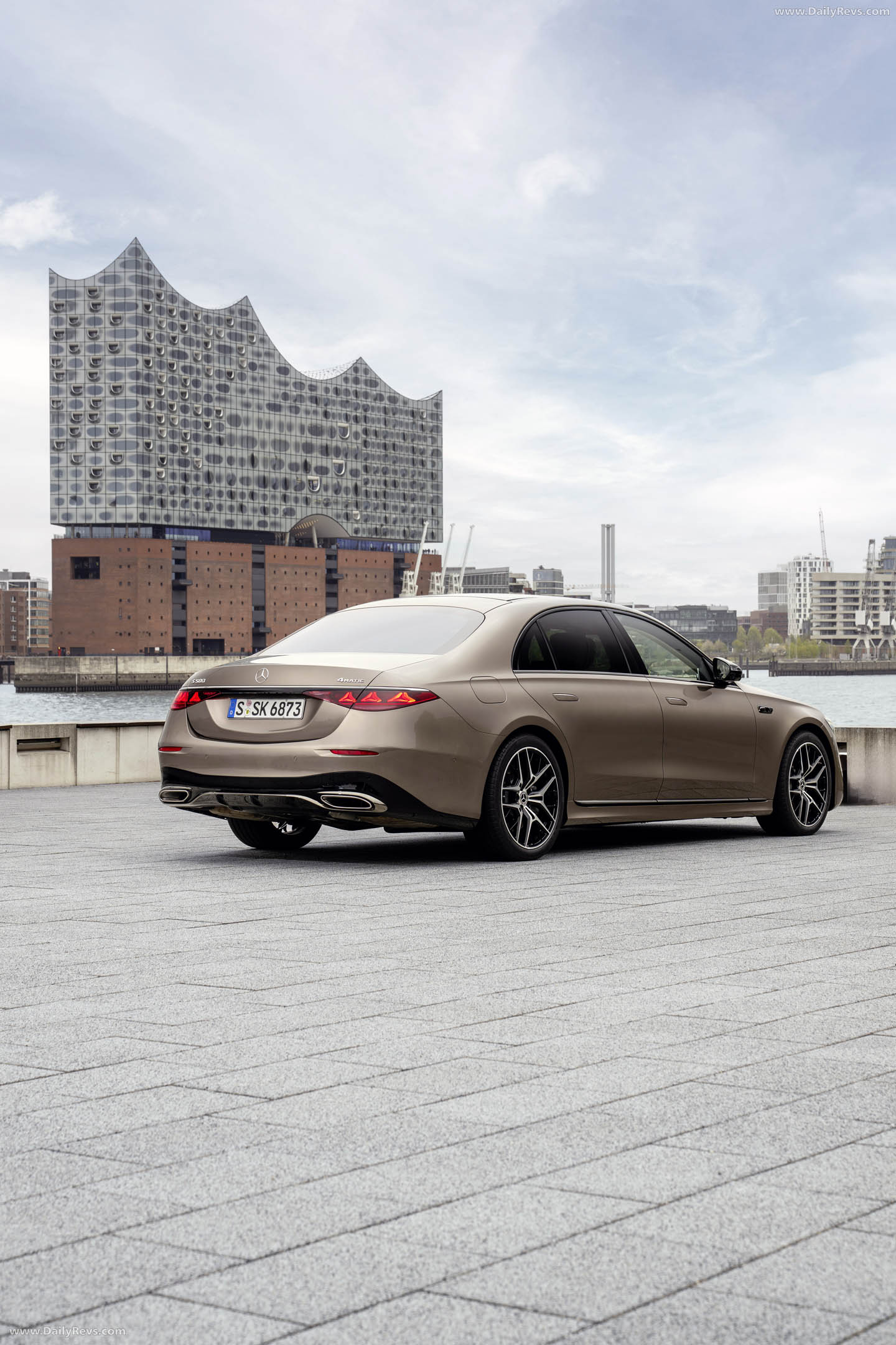 2027 Mercedes-Benz S 500 4MATIC W223 Rear View
