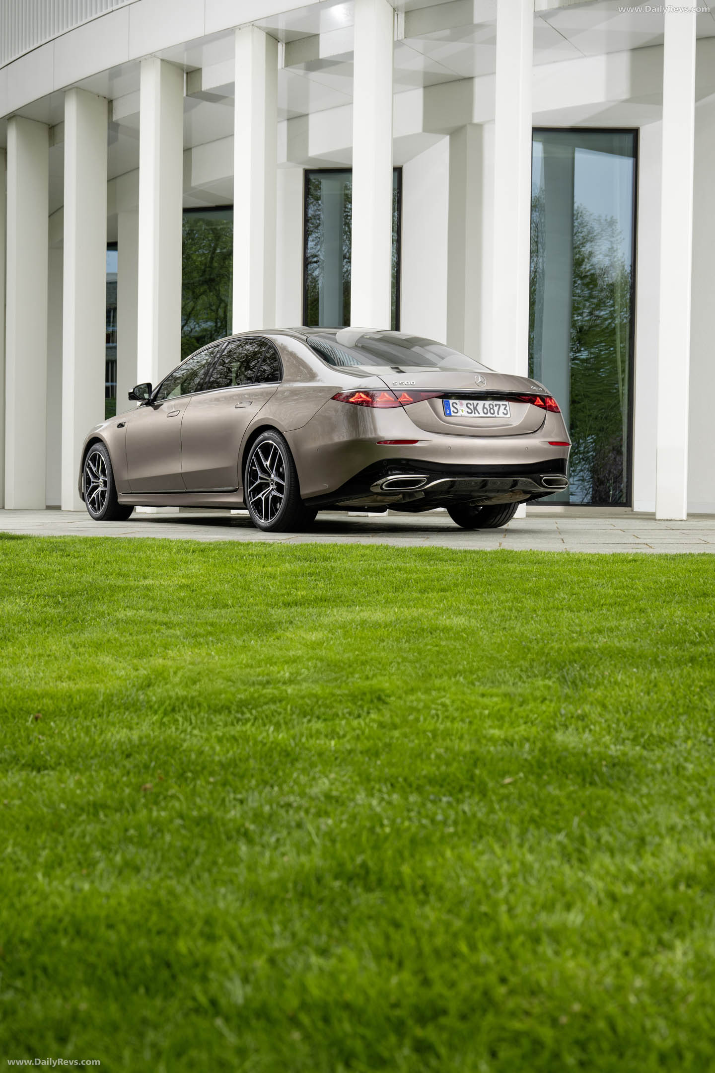2027 Mercedes-Benz S 500 4MATIC W223 Rear View
