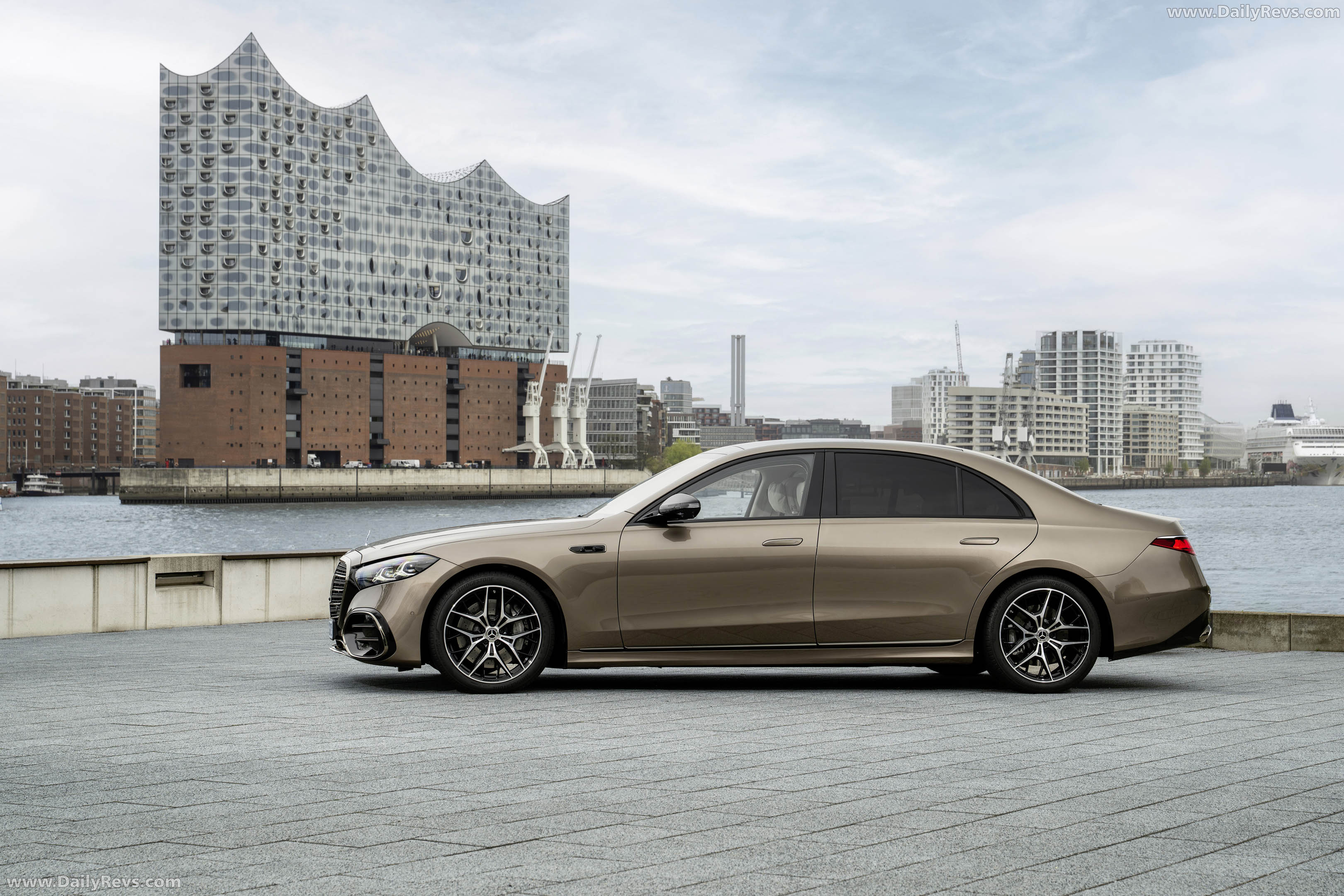 2027 Mercedes-Benz S 500 4MATIC W223 Side View