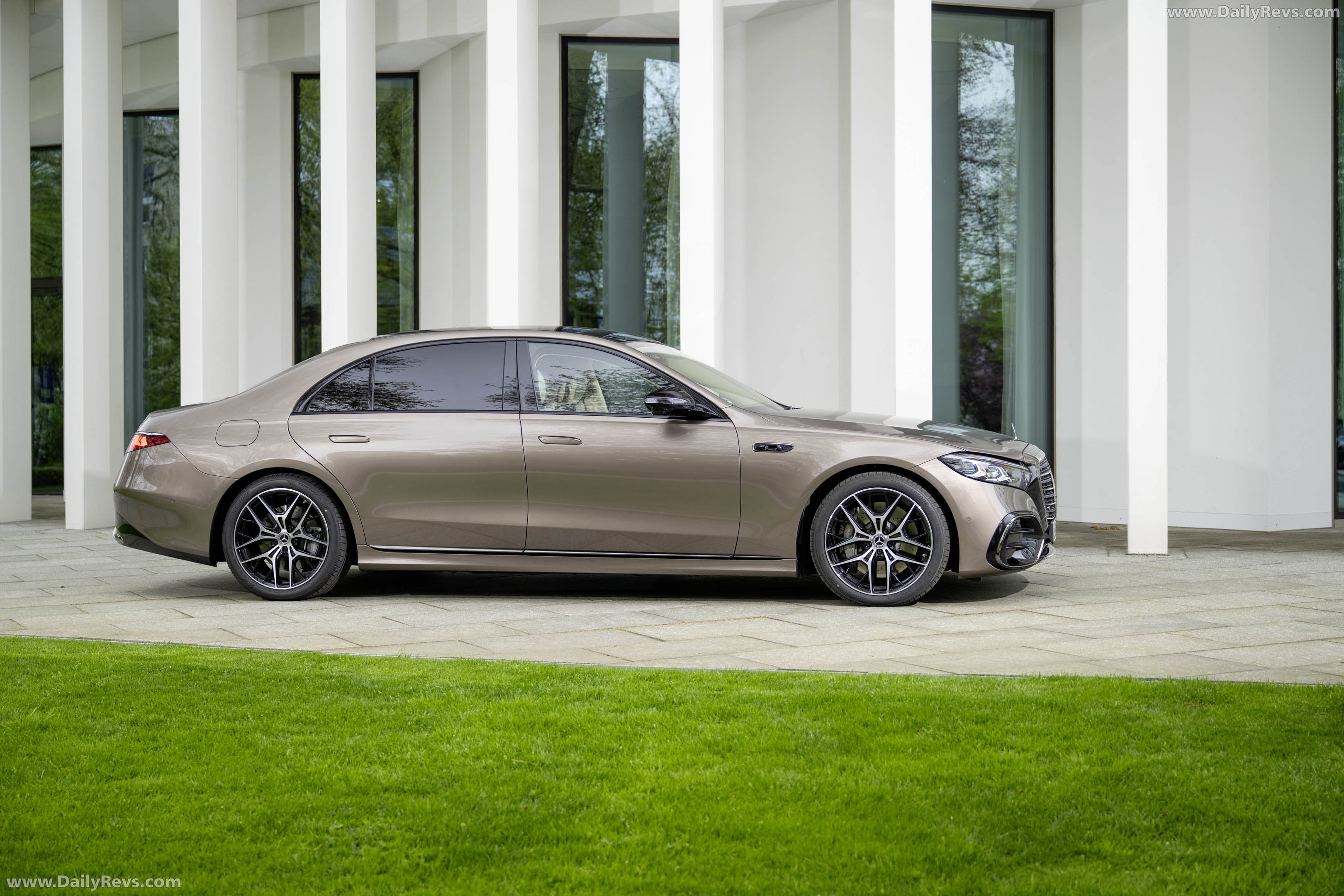 2027 Mercedes-Benz S 500 4MATIC W223 Side View