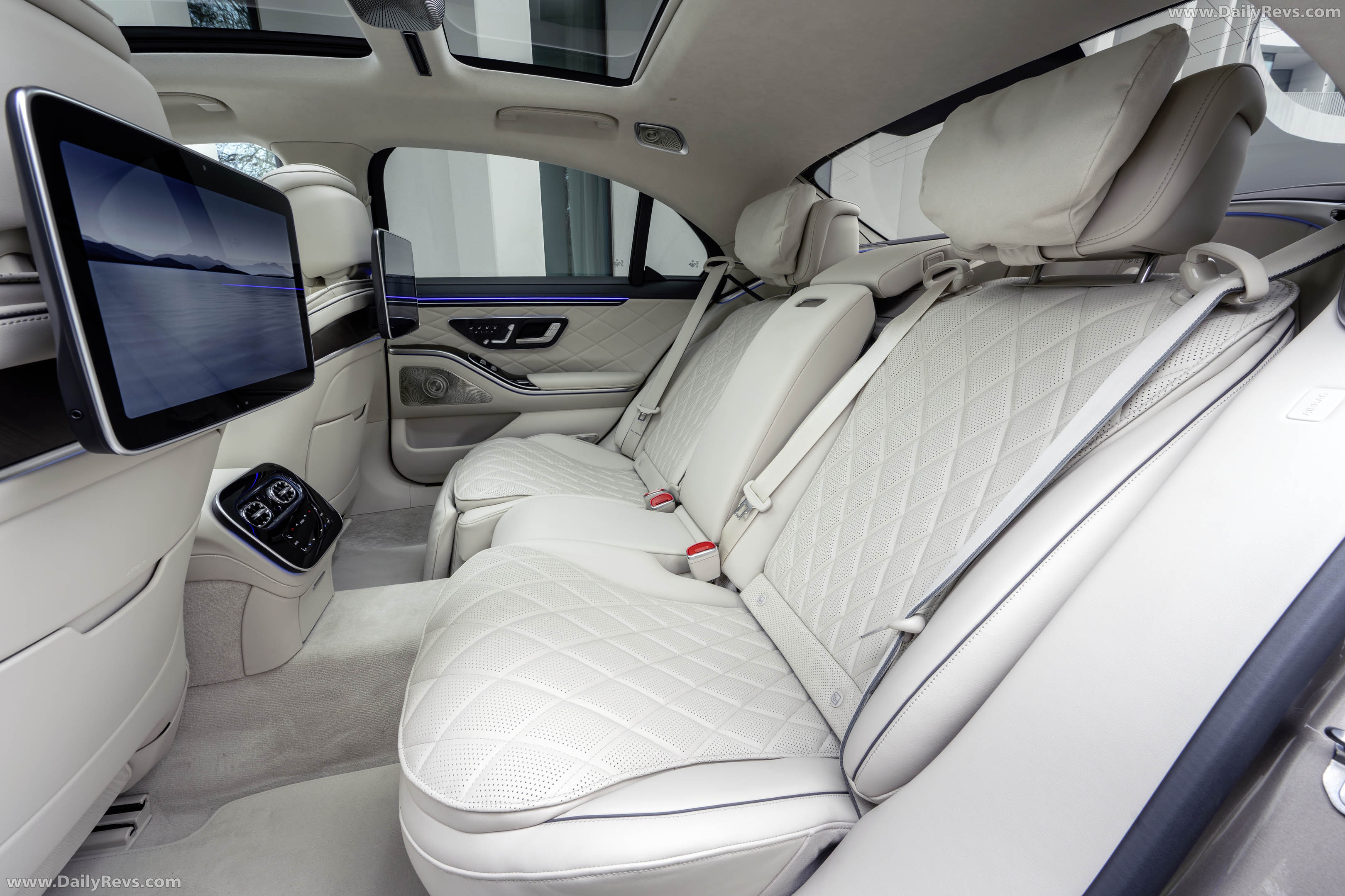 2027 Mercedes-Benz S 500 4MATIC W223 Interior