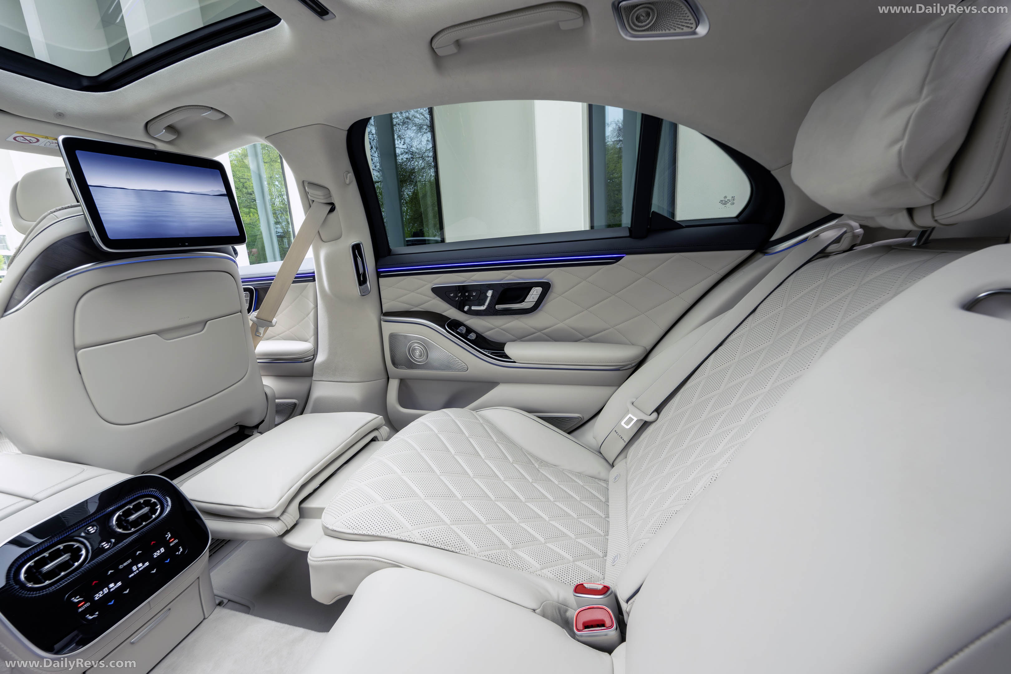 2027 Mercedes-Benz S 500 4MATIC W223 Interior