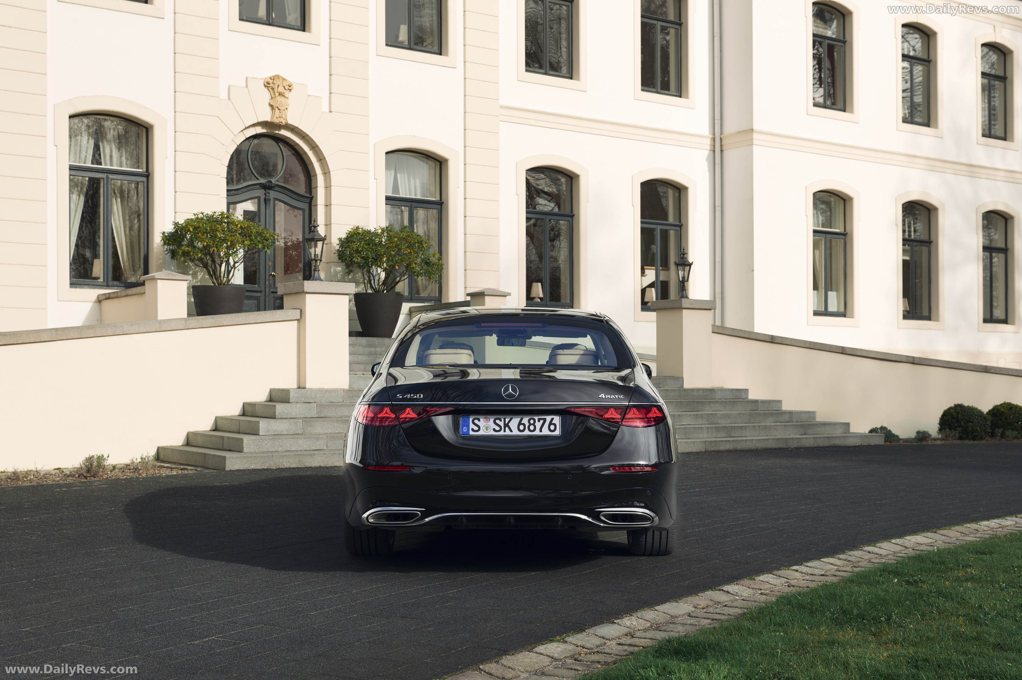 2027 Mercedes-Benz S 450 4MATIC W223 Rear View