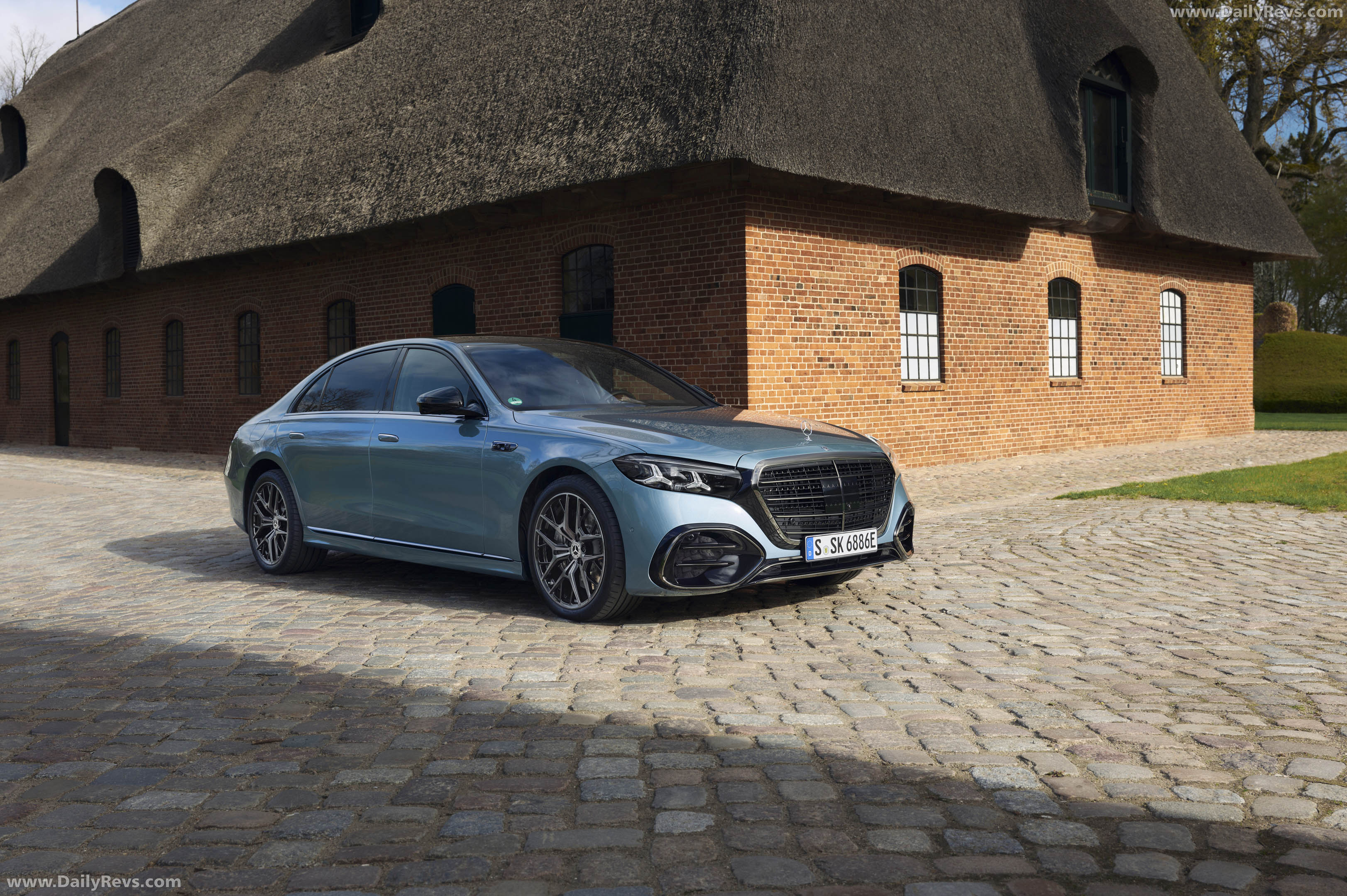 2027 Mercedes-Benz S 580e 4MATIC W223 Front View
