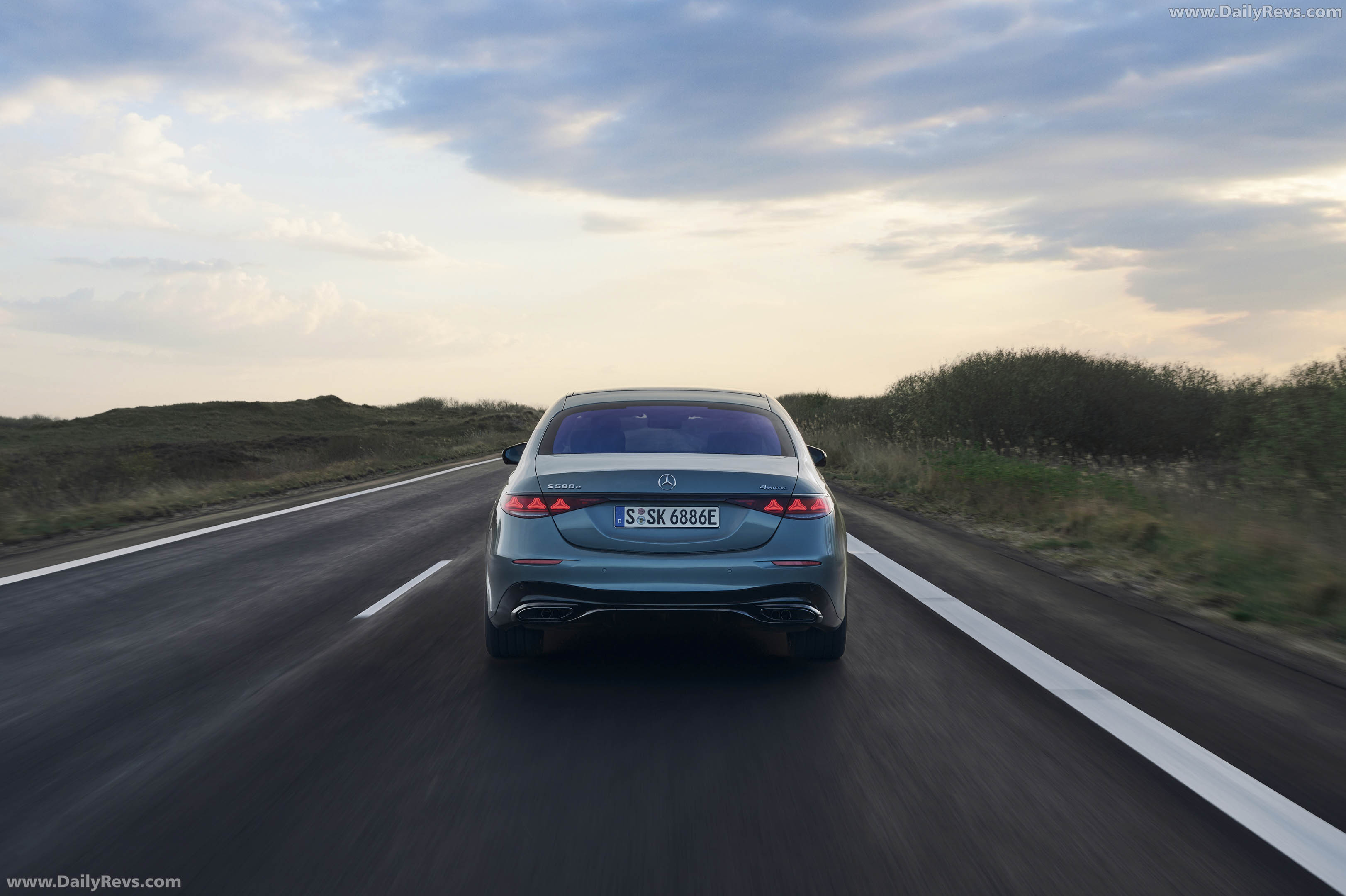 2027 Mercedes-Benz S 580e 4MATIC W223 Rear View