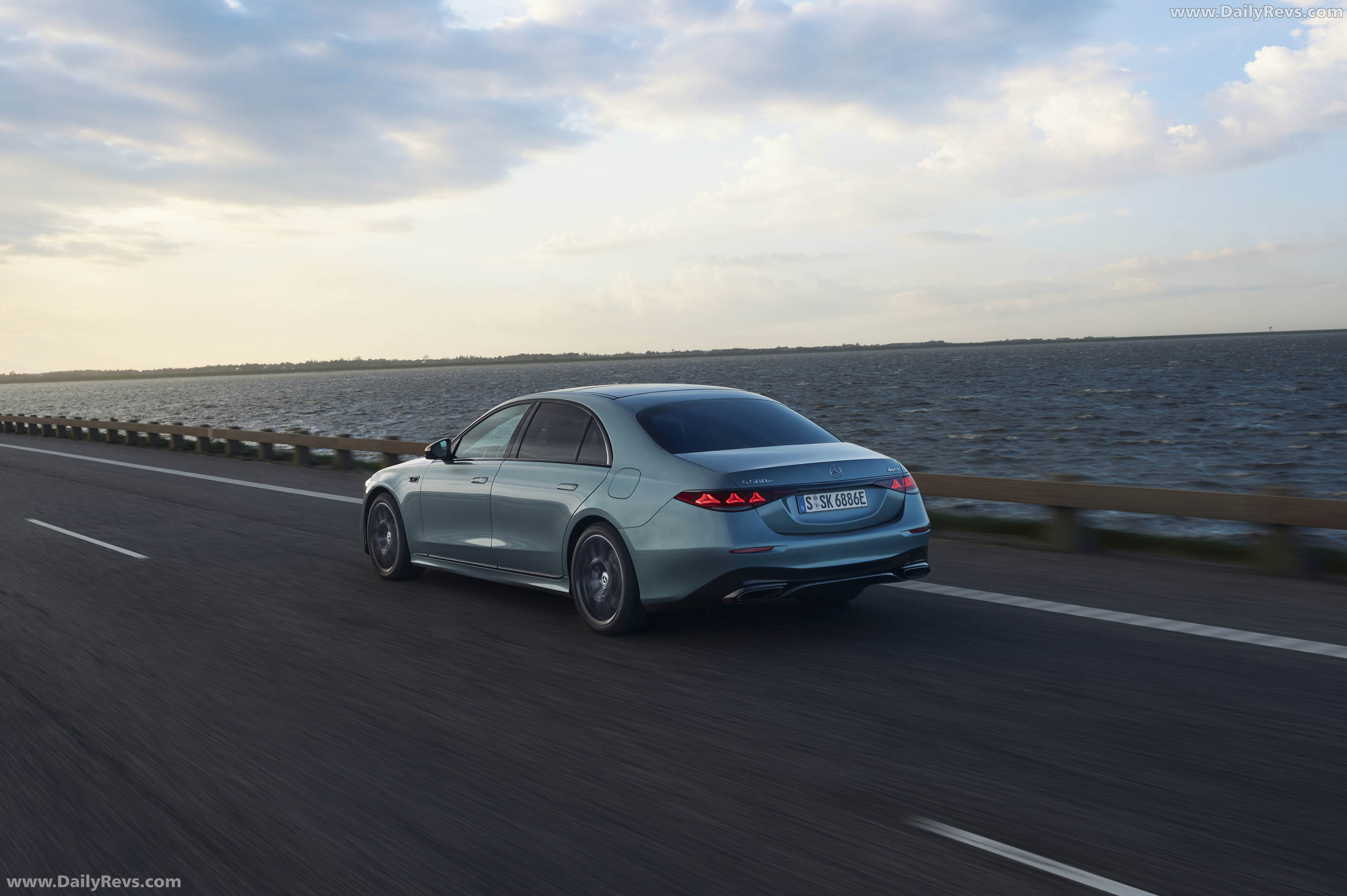 2027 Mercedes-Benz S 580e 4MATIC W223 Rear View