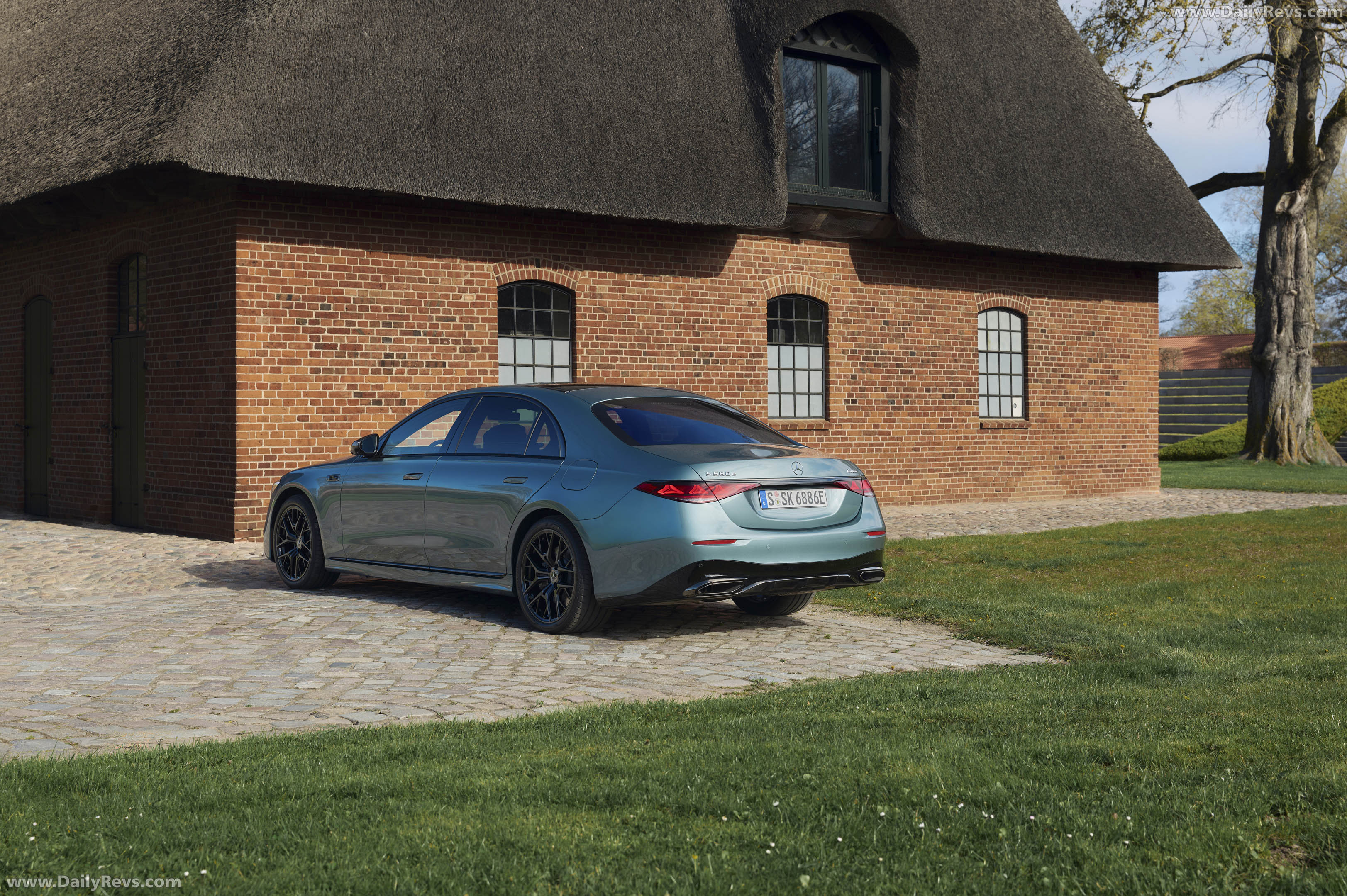 2027 Mercedes-Benz S 580e 4MATIC W223 Rear View