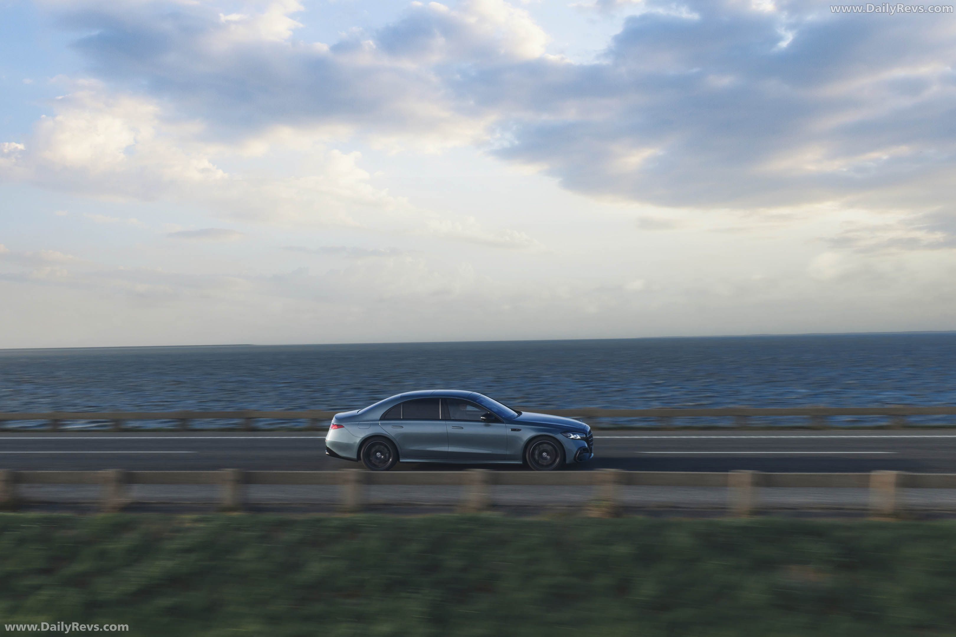 2027 Mercedes-Benz S 580e 4MATIC W223 Side View