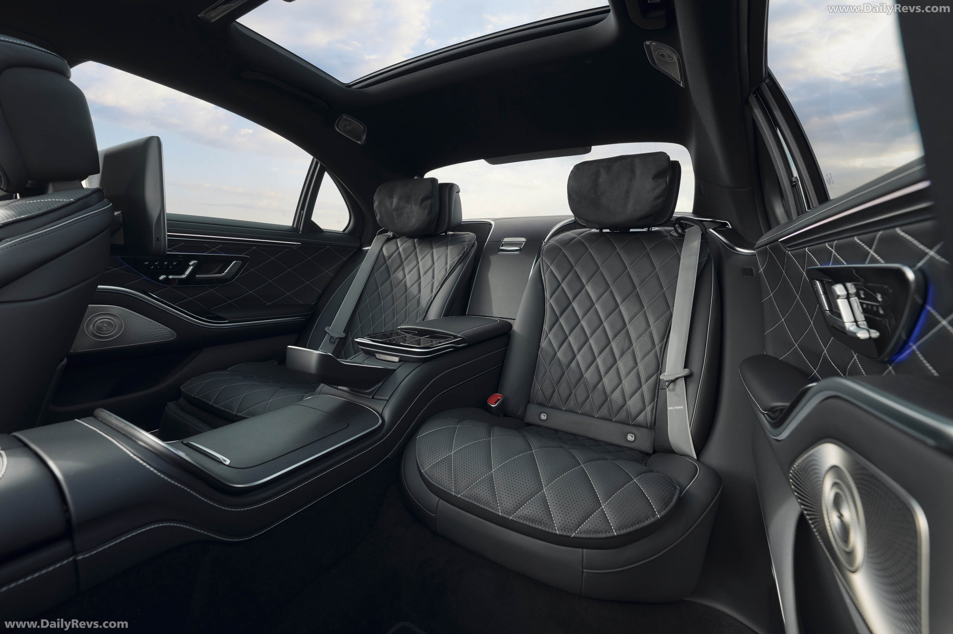 2027 Mercedes-Benz S 580e 4MATIC W223 Interior
