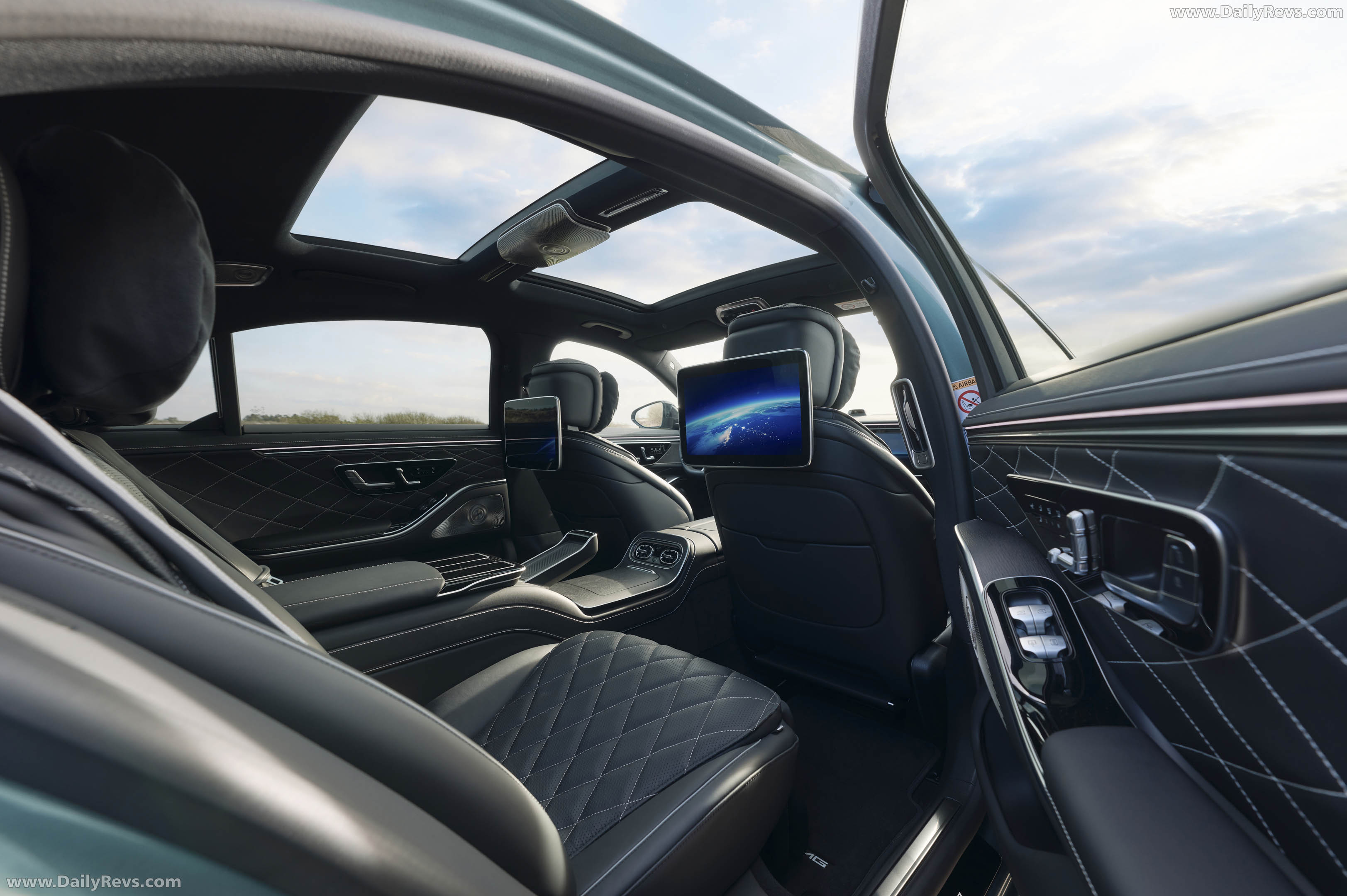 2027 Mercedes-Benz S 580e 4MATIC W223 Interior