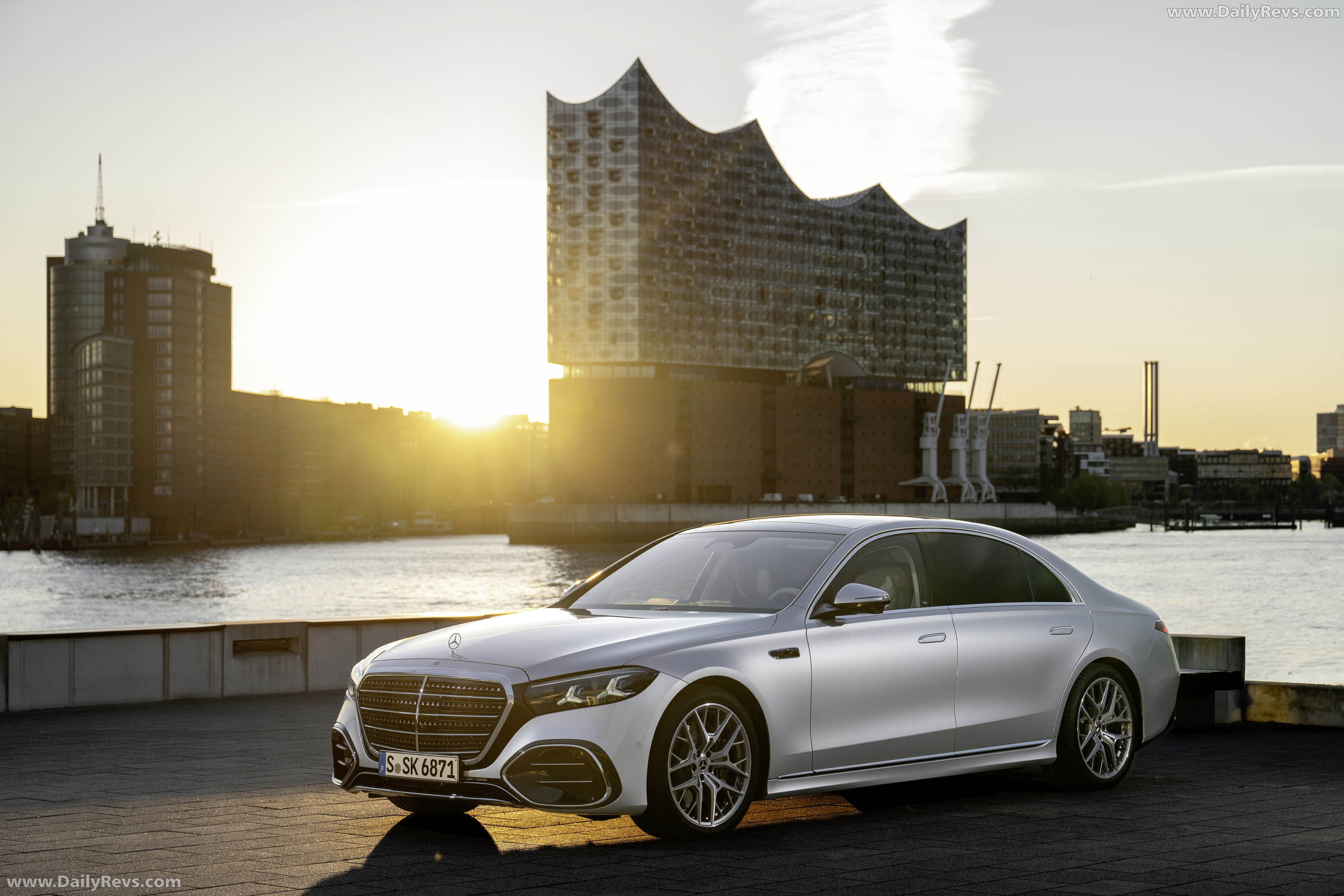 2027 Mercedes-Benz S 450d 4MATIC W223 Front View