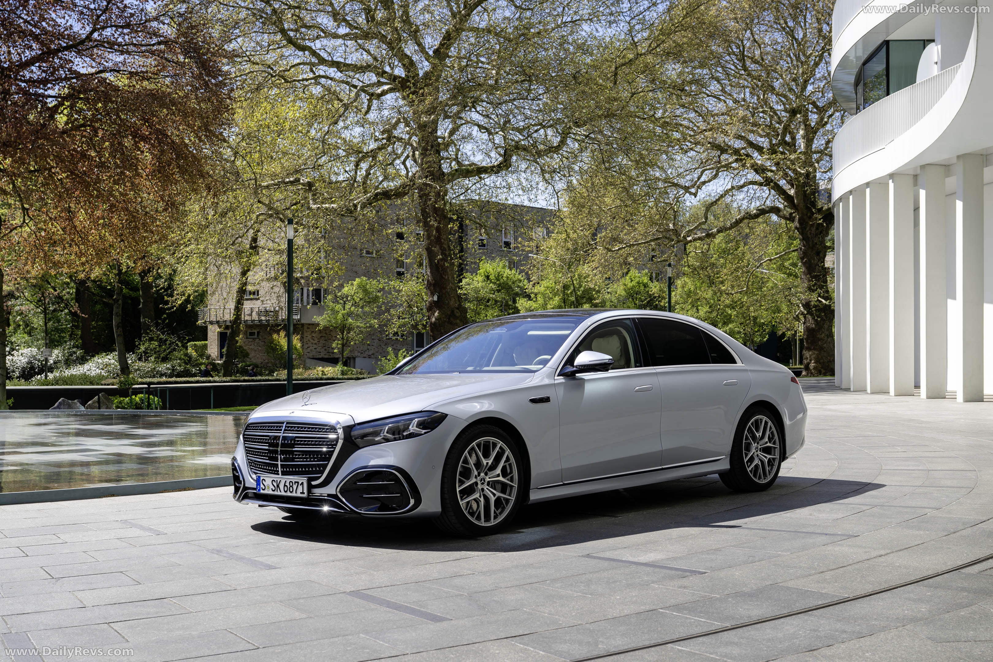 2027 Mercedes-Benz S 450d 4MATIC W223 Front View