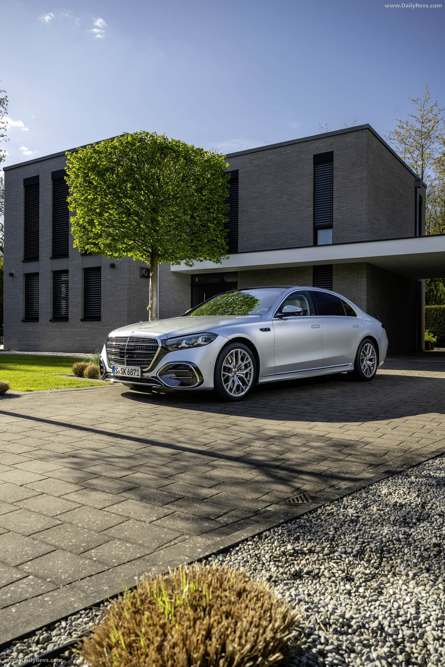 2027 Mercedes-Benz S 450d 4MATIC W223 Front View