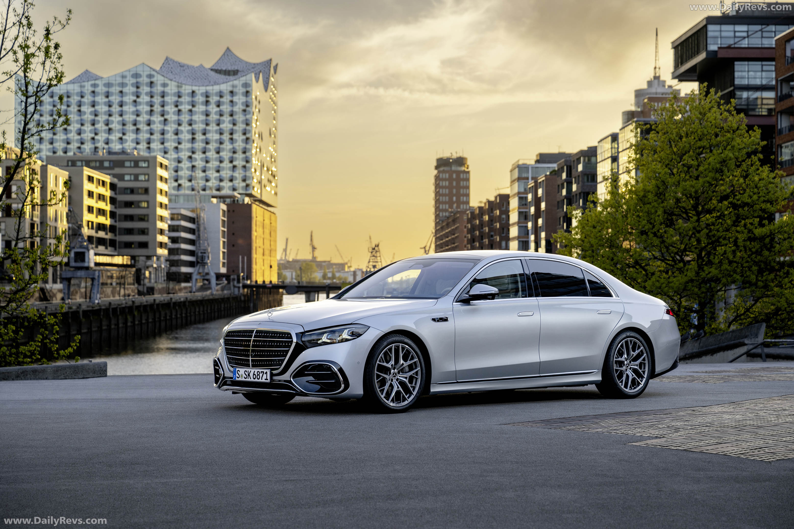 2027 Mercedes-Benz S 450d 4MATIC W223 Front View