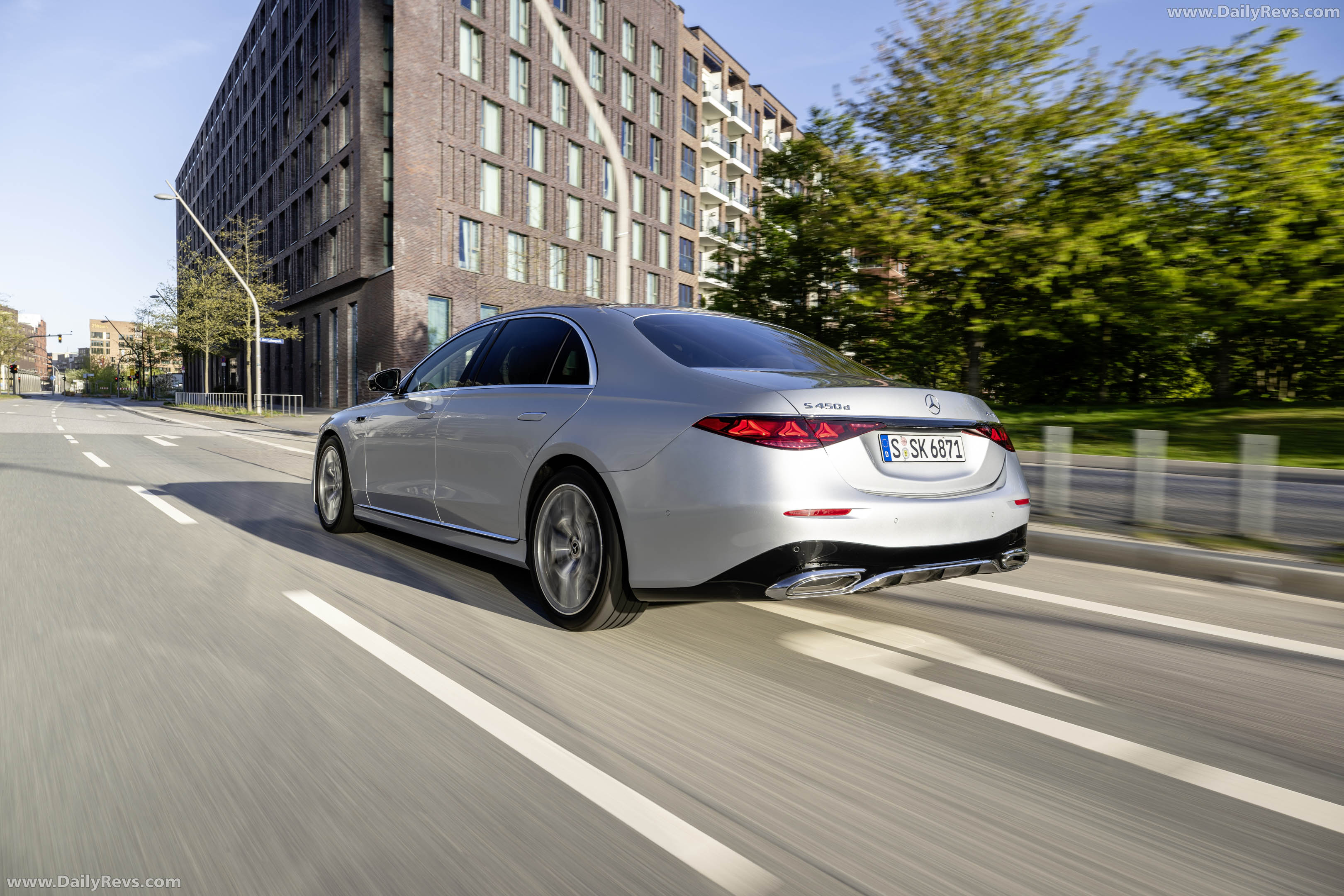 2027 Mercedes-Benz S 450d 4MATIC W223 Rear View