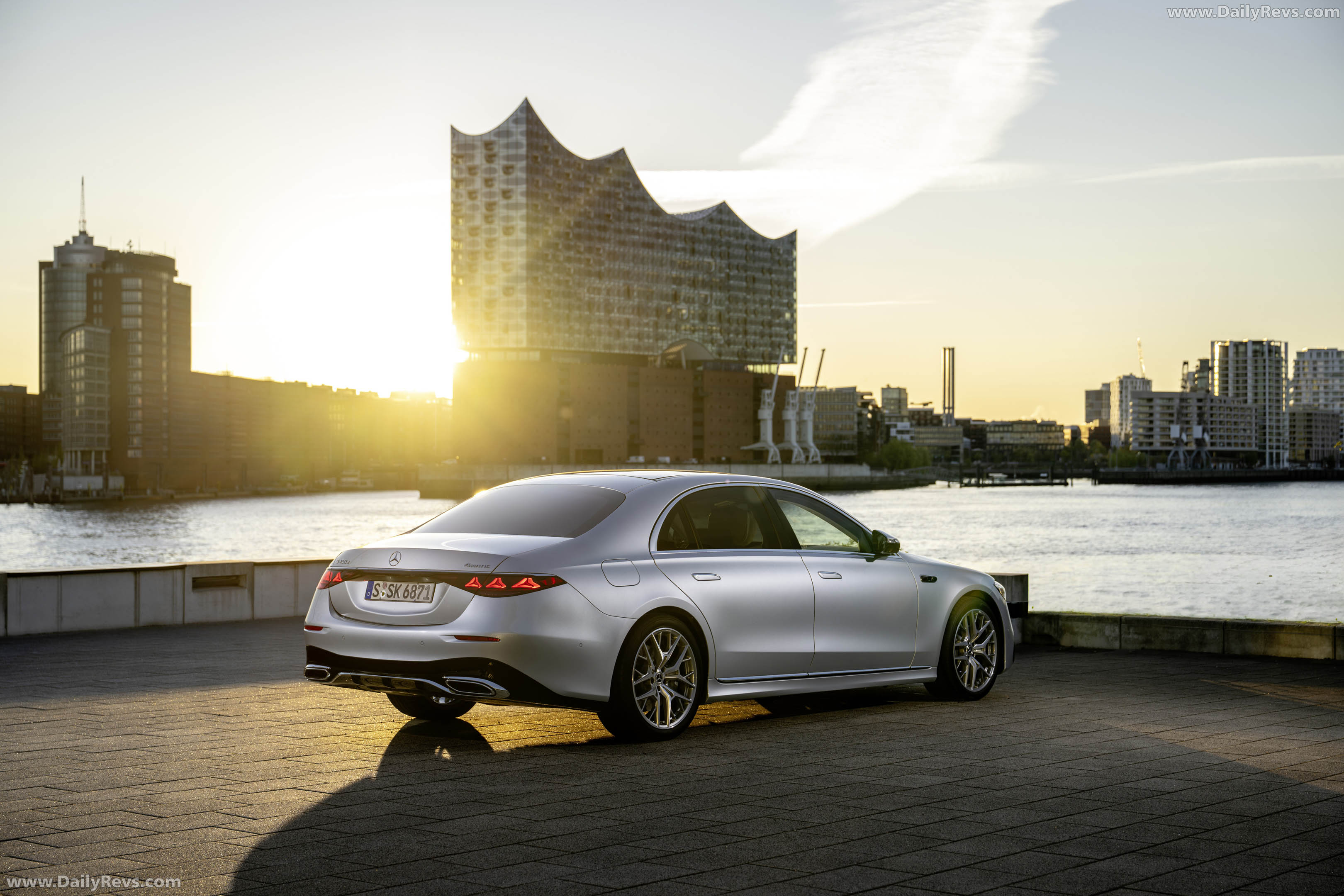 2027 Mercedes-Benz S 450d 4MATIC W223 Rear View