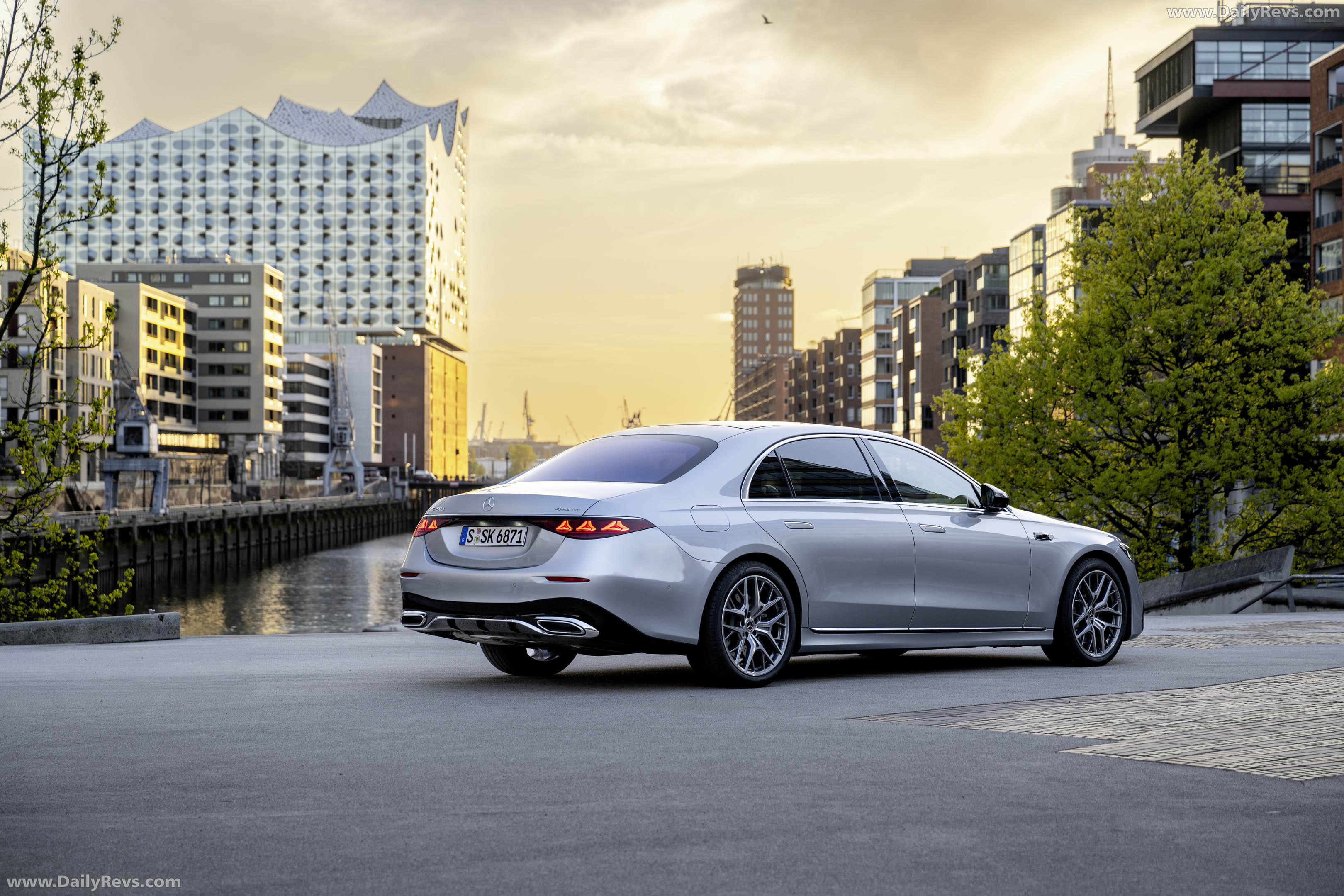 2027 Mercedes-Benz S 450d 4MATIC W223 Rear View