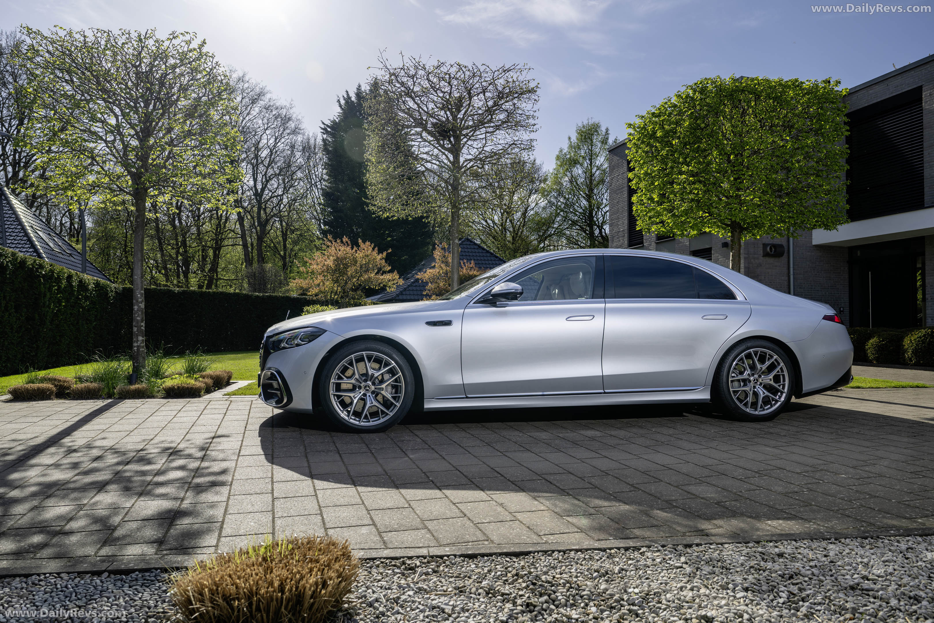 2027 Mercedes-Benz S 450d 4MATIC W223 Side View