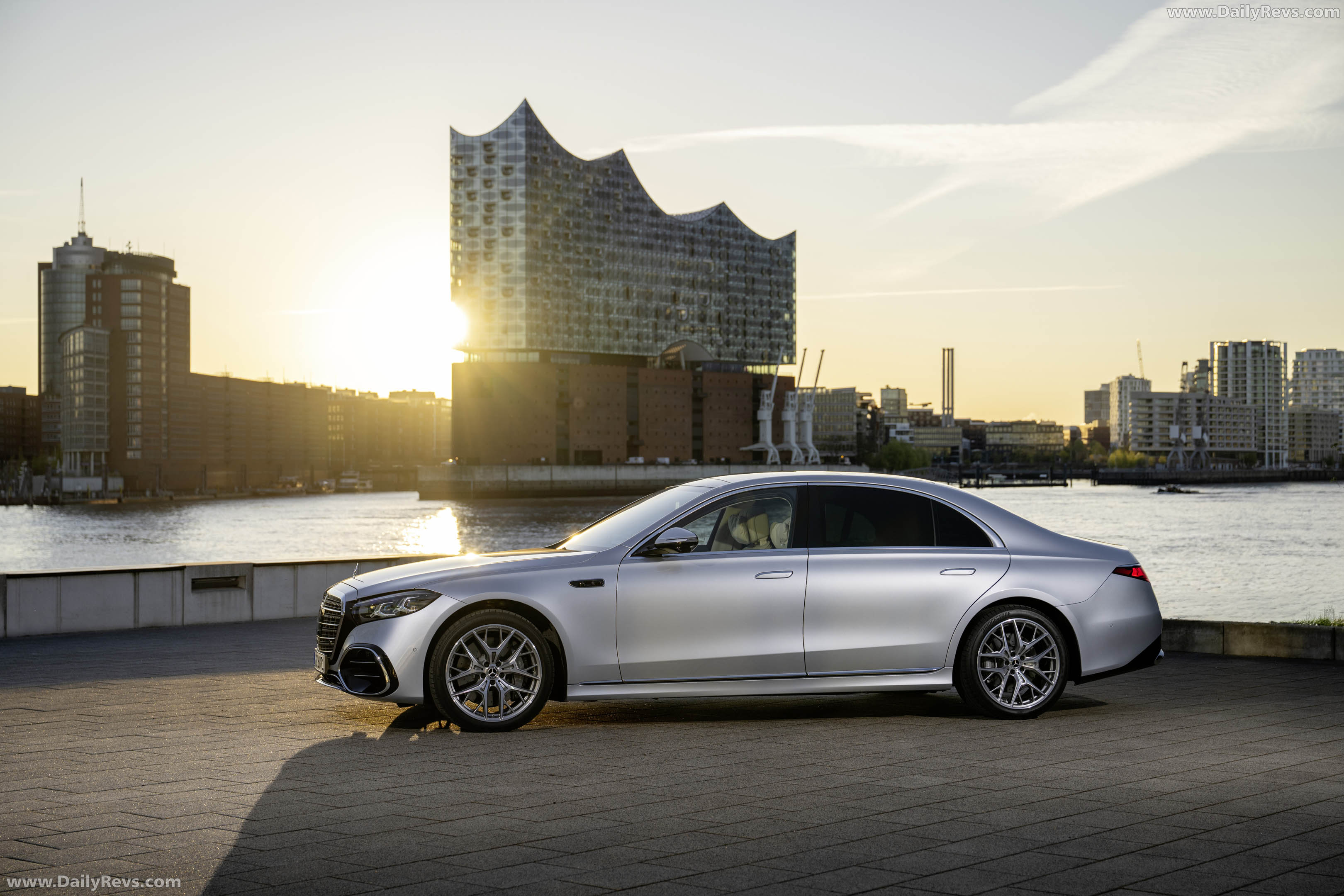 2027 Mercedes-Benz S 450d 4MATIC W223 Side View