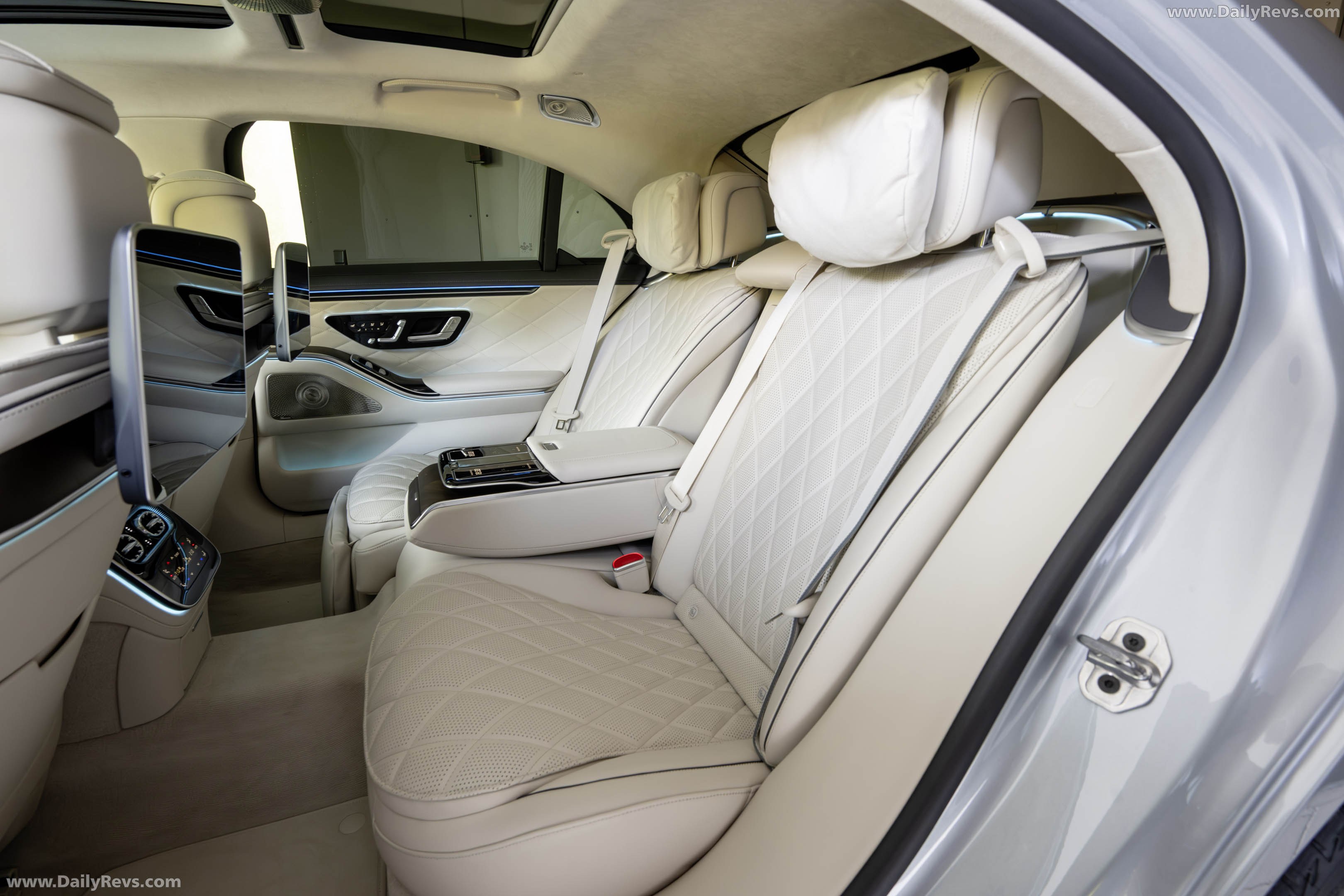 2027 Mercedes-Benz S 450d 4MATIC W223 Interior