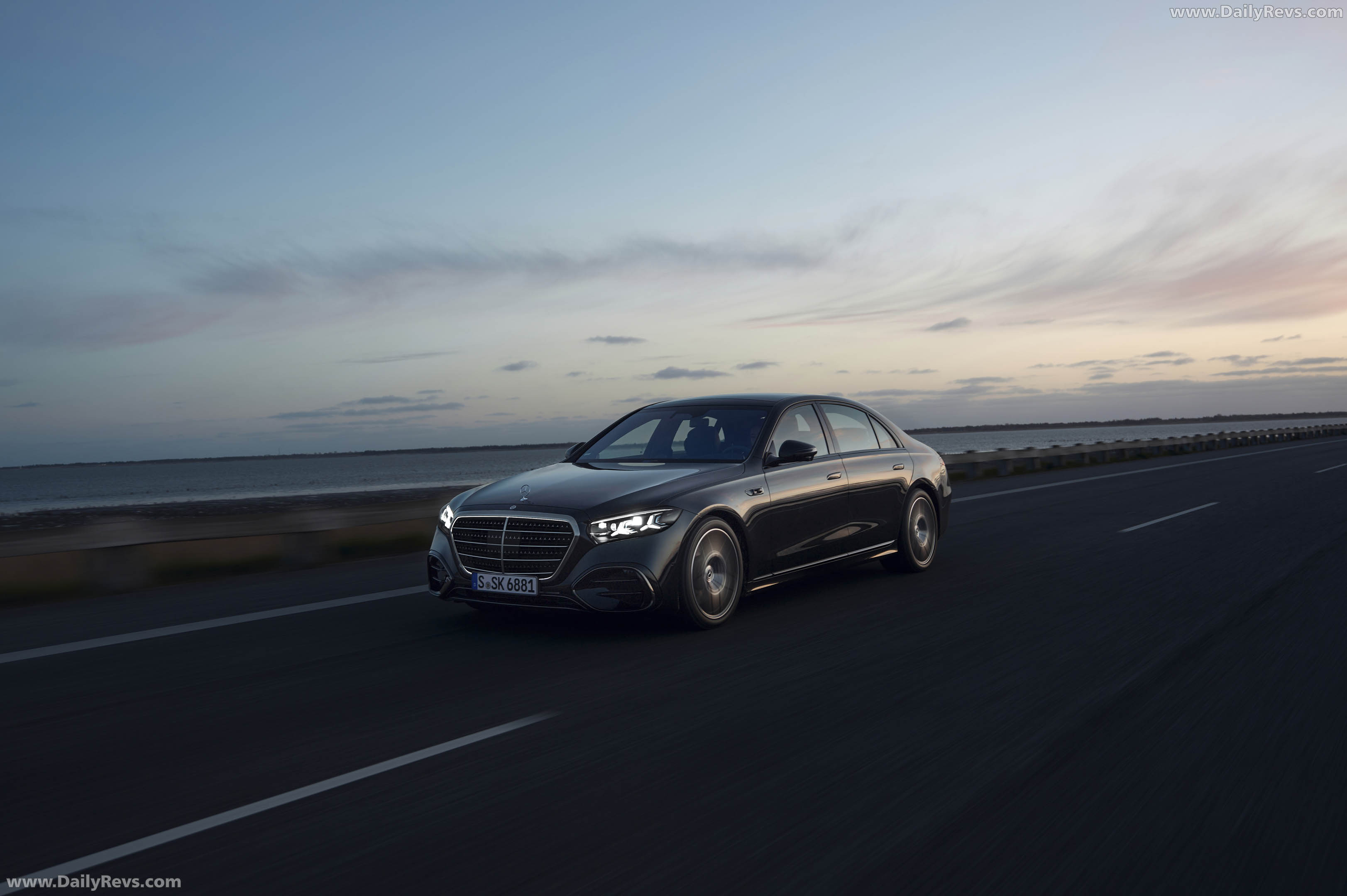 2027 Mercedes-Benz S 500 4MATIC Manufaktur W223 Front View