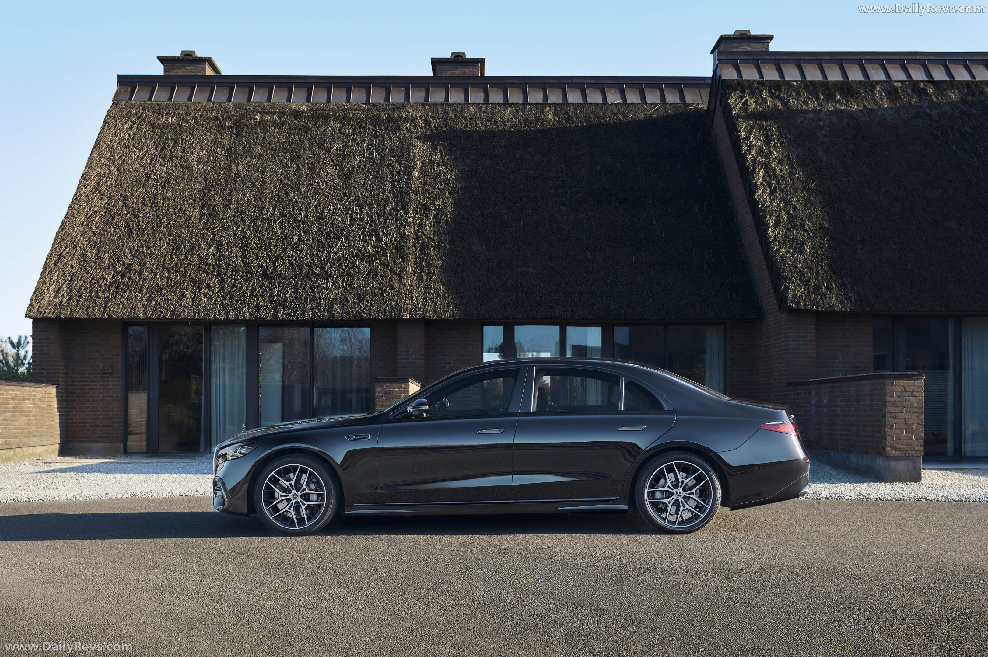 2027 Mercedes-Benz S 500 4MATIC Manufaktur W223 Side View