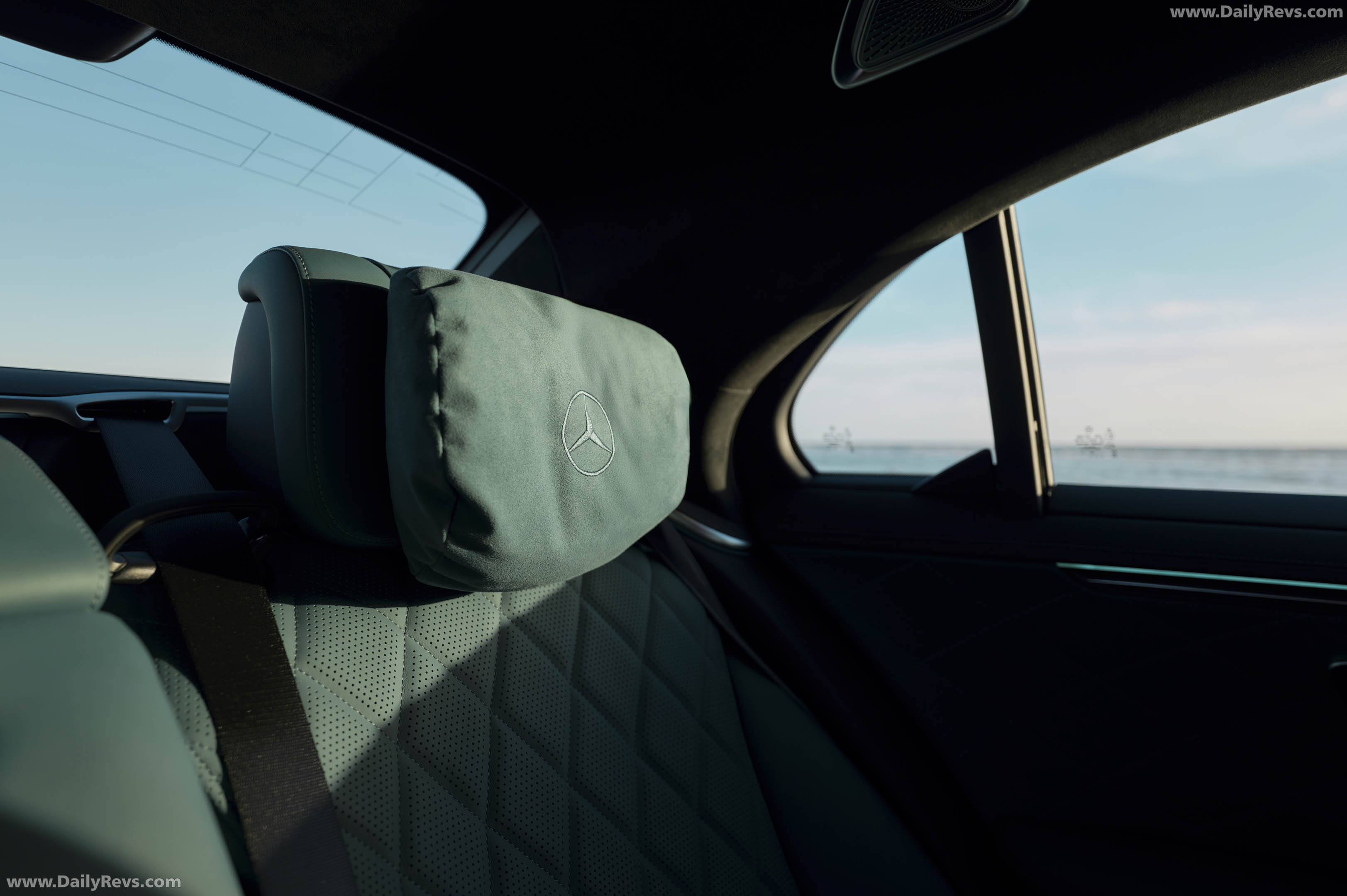 2027 Mercedes-Benz S 500 4MATIC Manufaktur W223 Interior