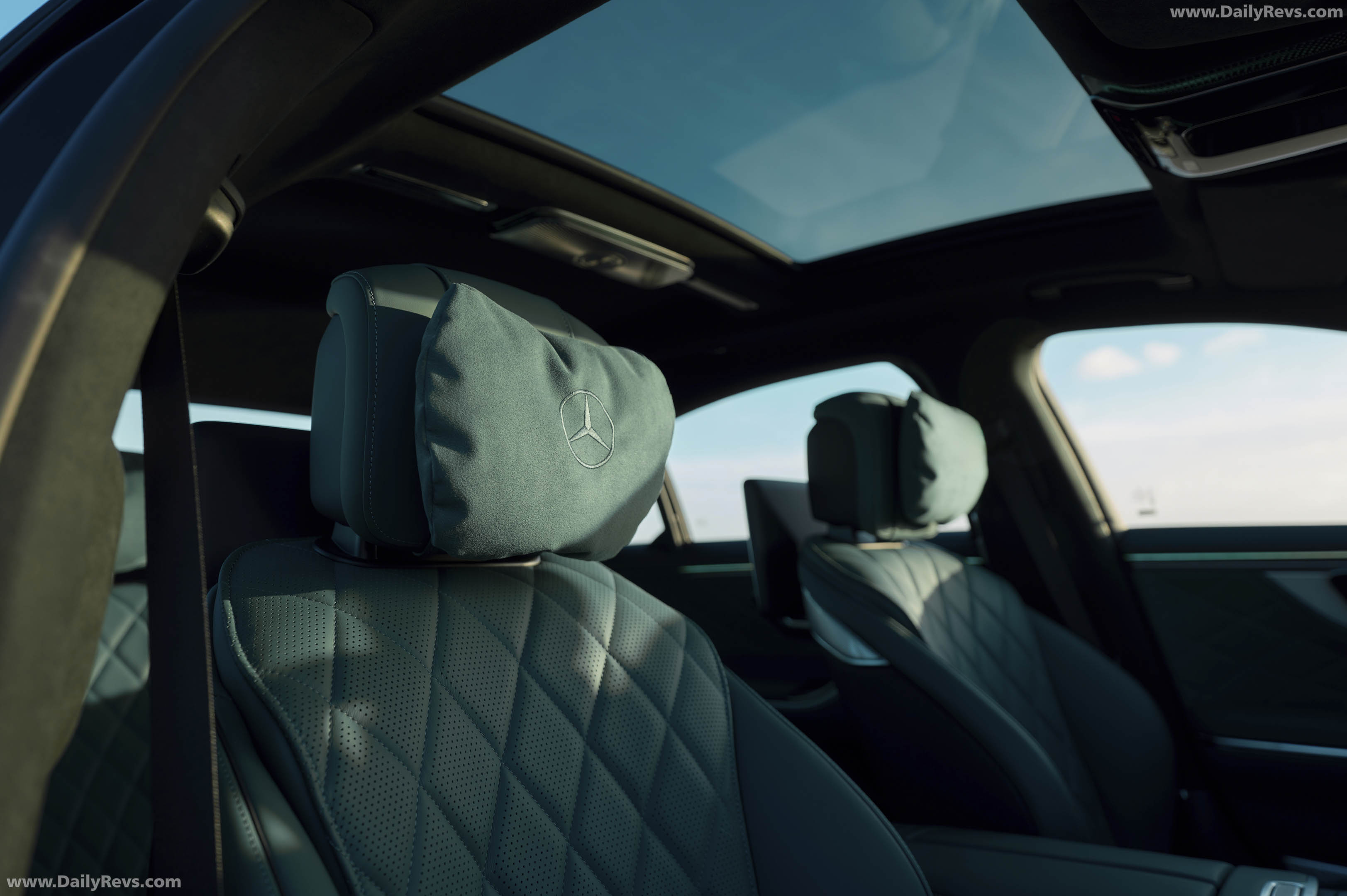 2027 Mercedes-Benz S 500 4MATIC Manufaktur W223 Interior