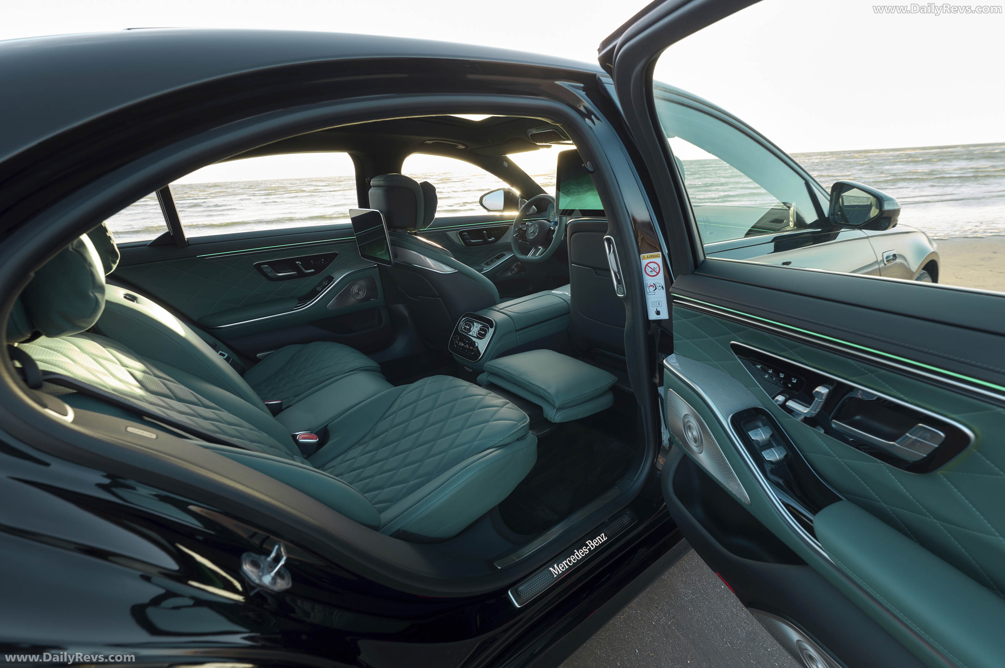 2027 Mercedes-Benz S 500 4MATIC Manufaktur W223 Interior