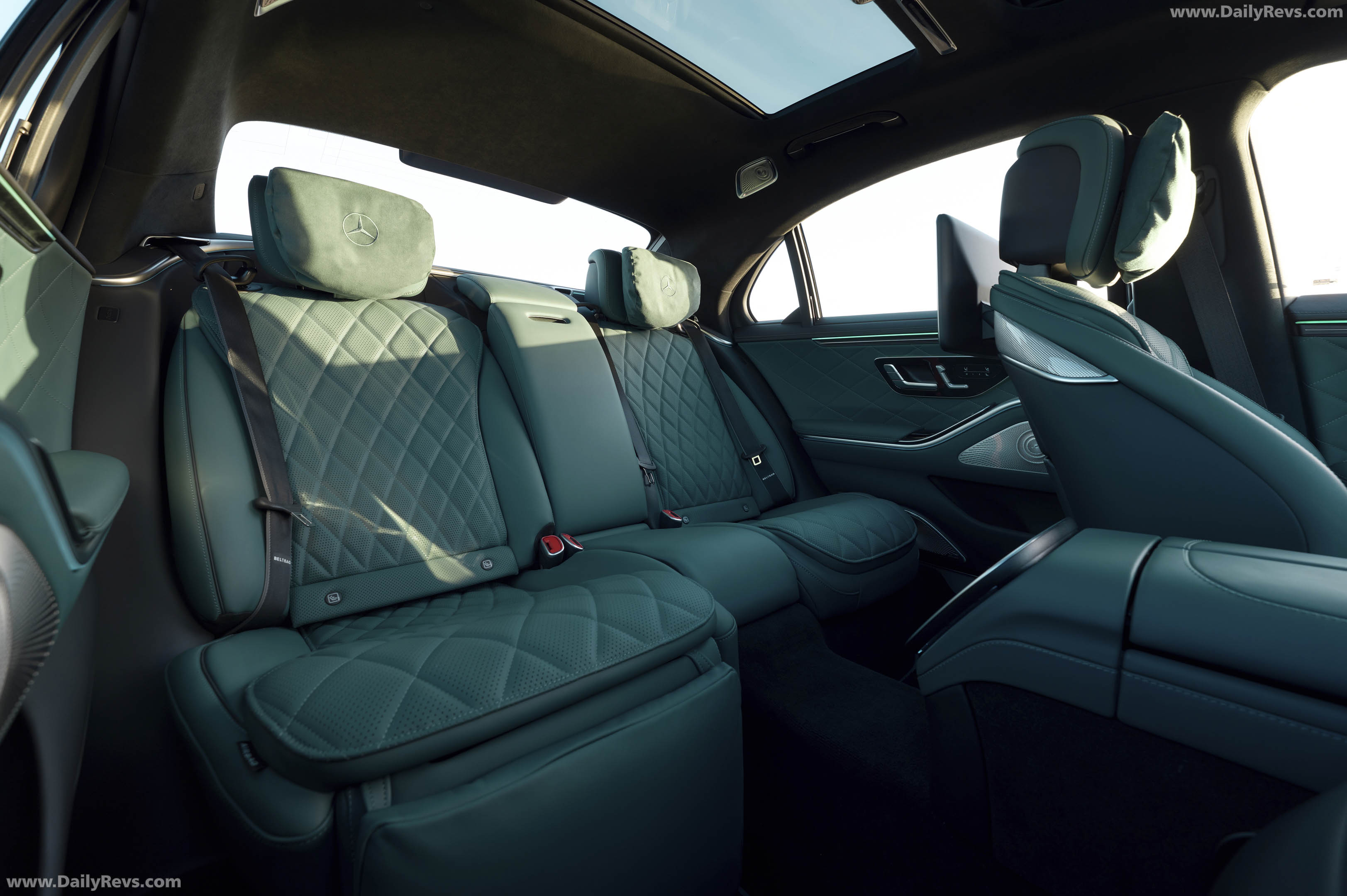 2027 Mercedes-Benz S 500 4MATIC Manufaktur W223 Interior