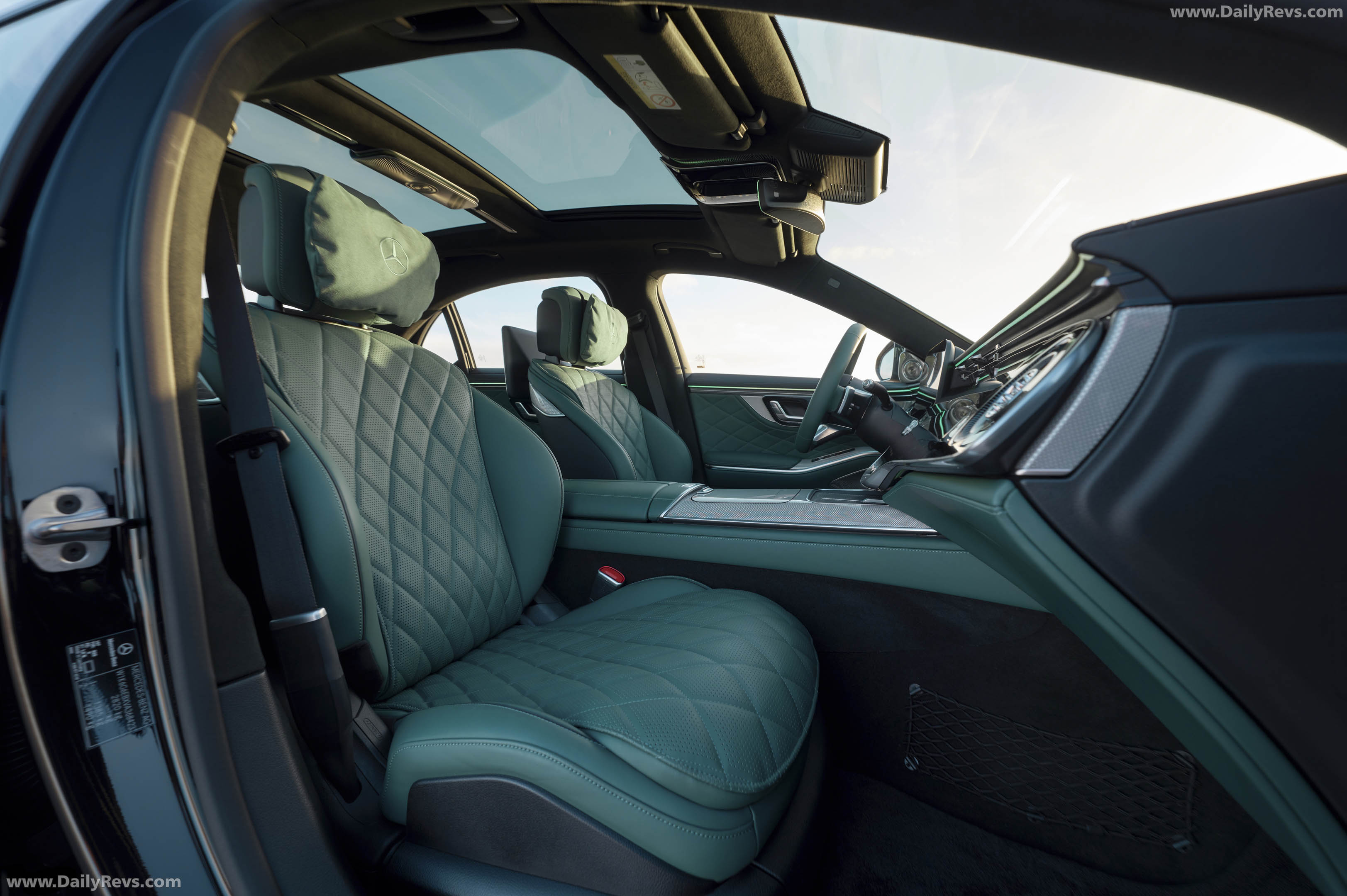 2027 Mercedes-Benz S 500 4MATIC Manufaktur W223 Interior