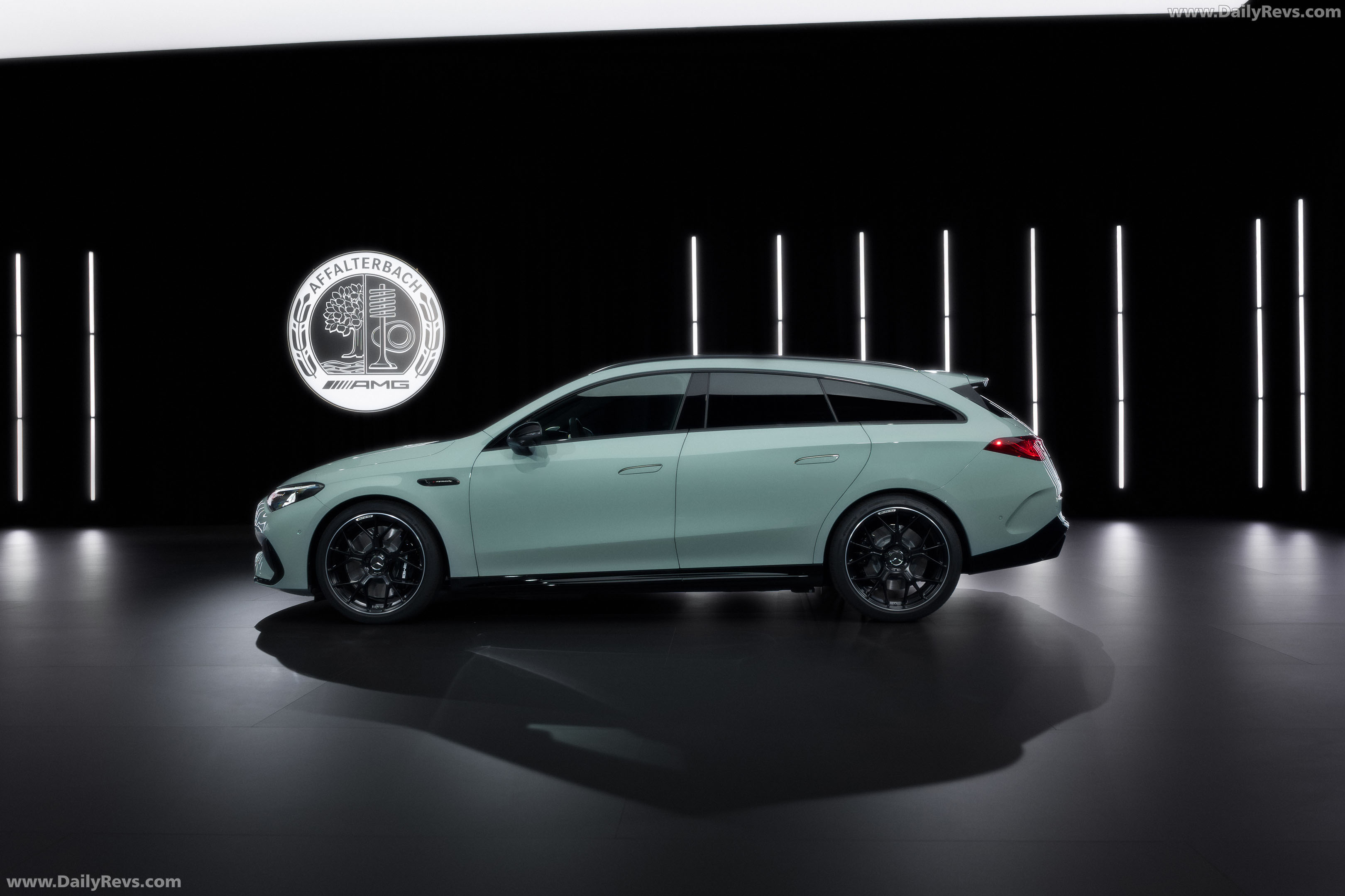2027 Mercedes-Benz CLA 45 AMG Shooting Brake C117 Side View