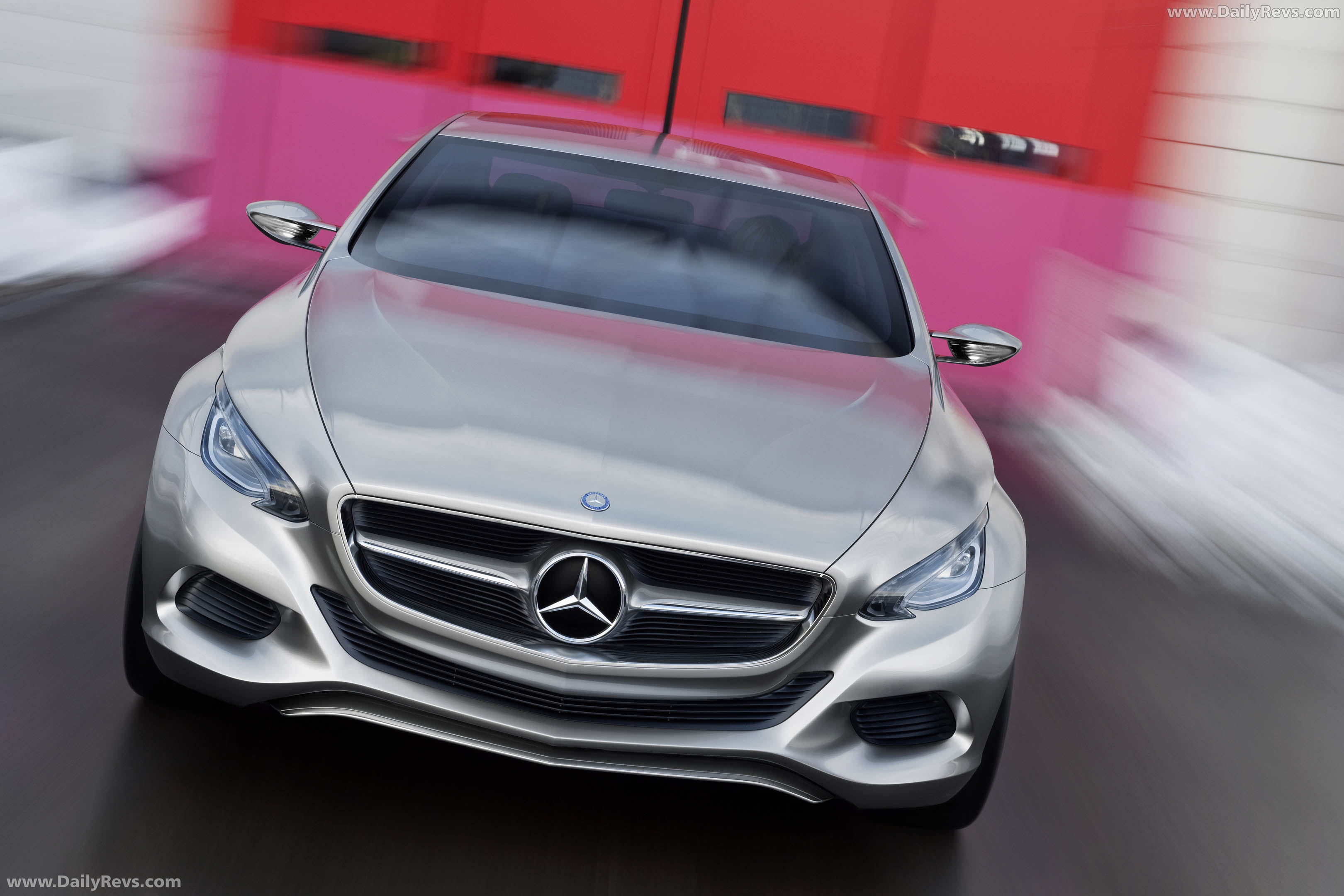 2010 Mercedes-Benz F800 Style Concept Front View