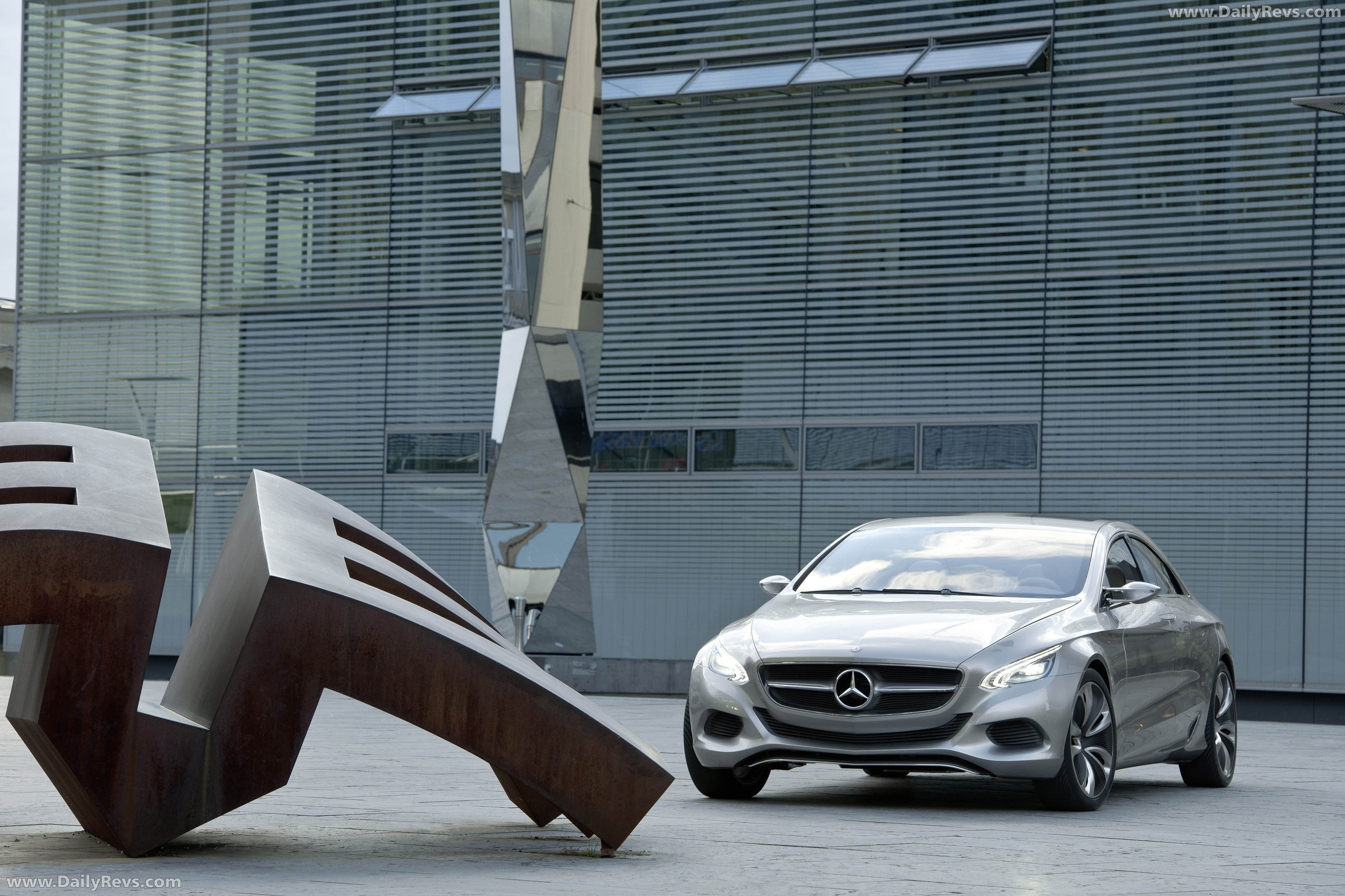 2010 Mercedes-Benz F800 Style Concept Front View