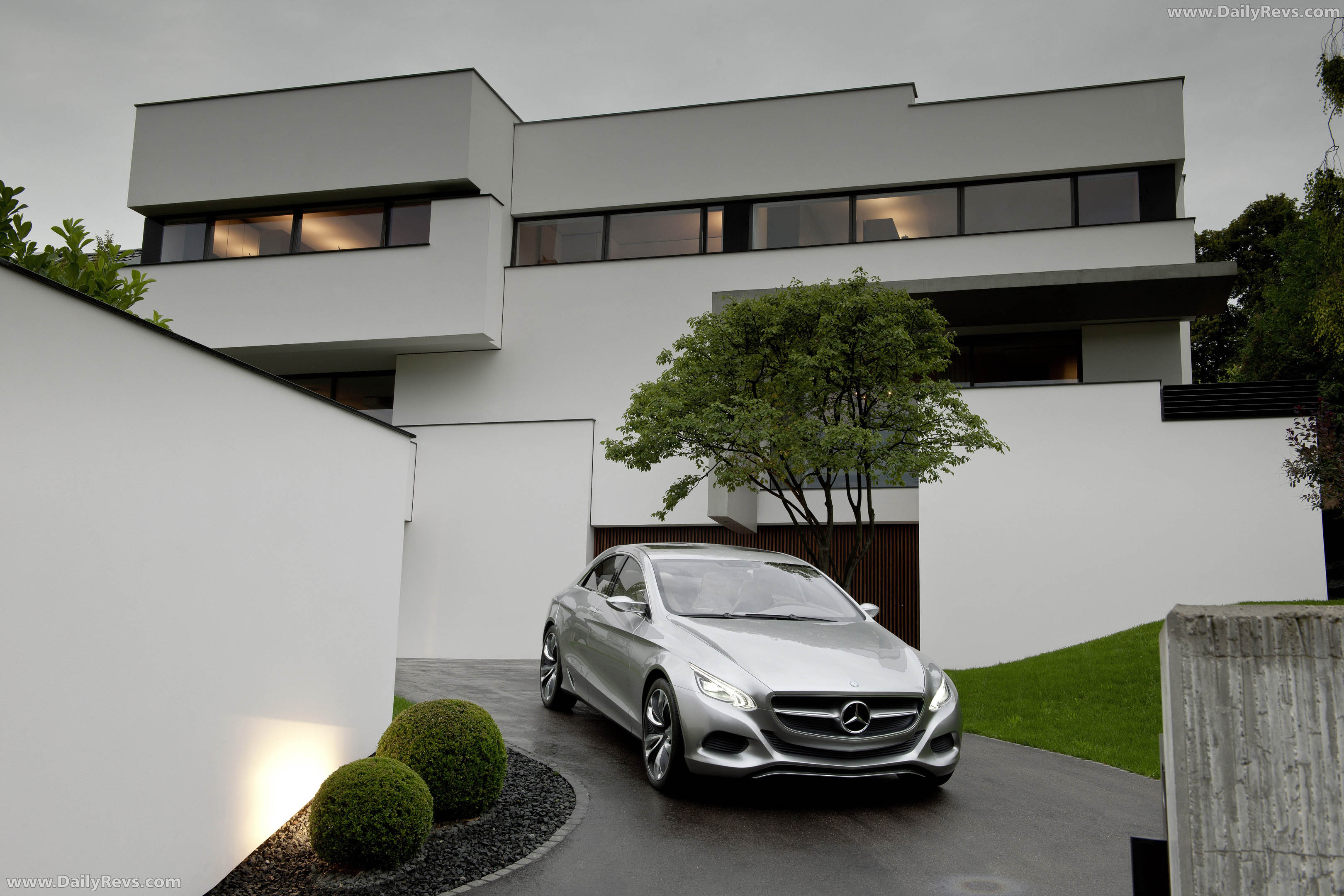 2010 Mercedes-Benz F800 Style Concept Front View